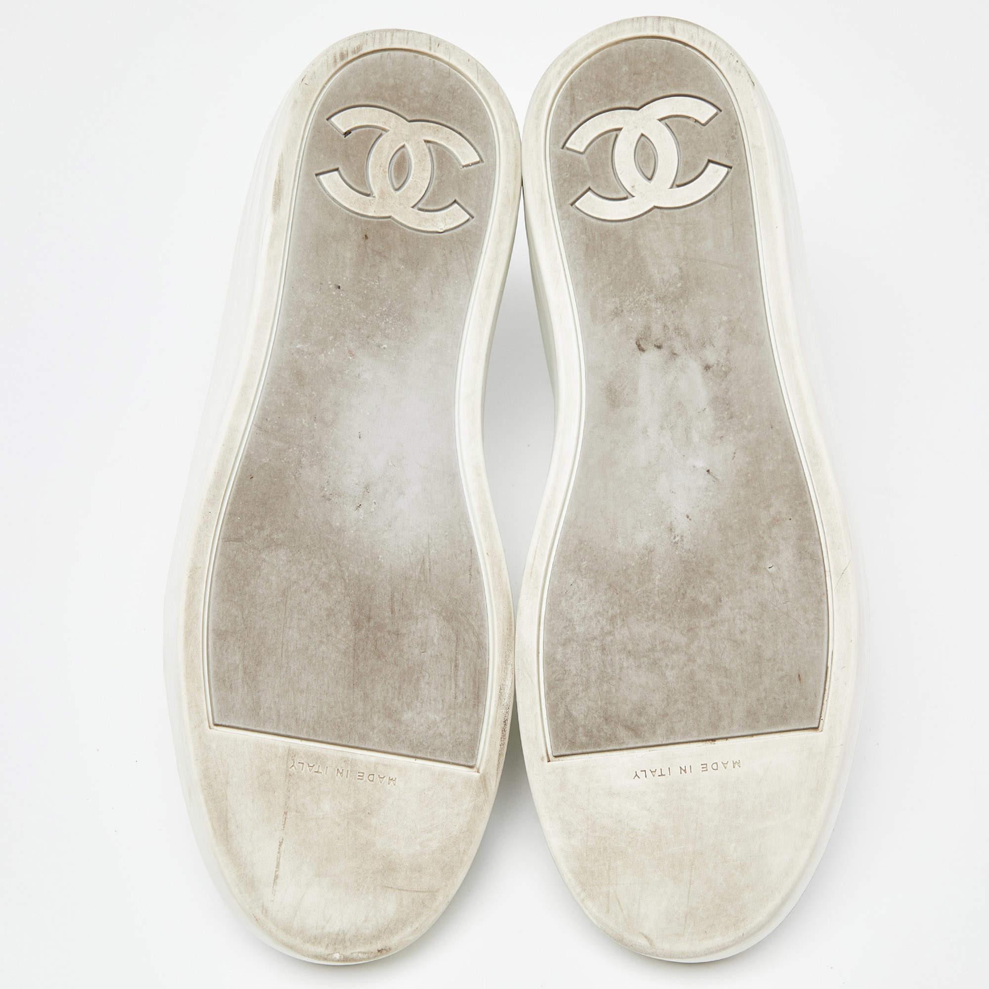 Chanel White/Silver Rubber and Leather CC Low Top Sneakers Size 39 2