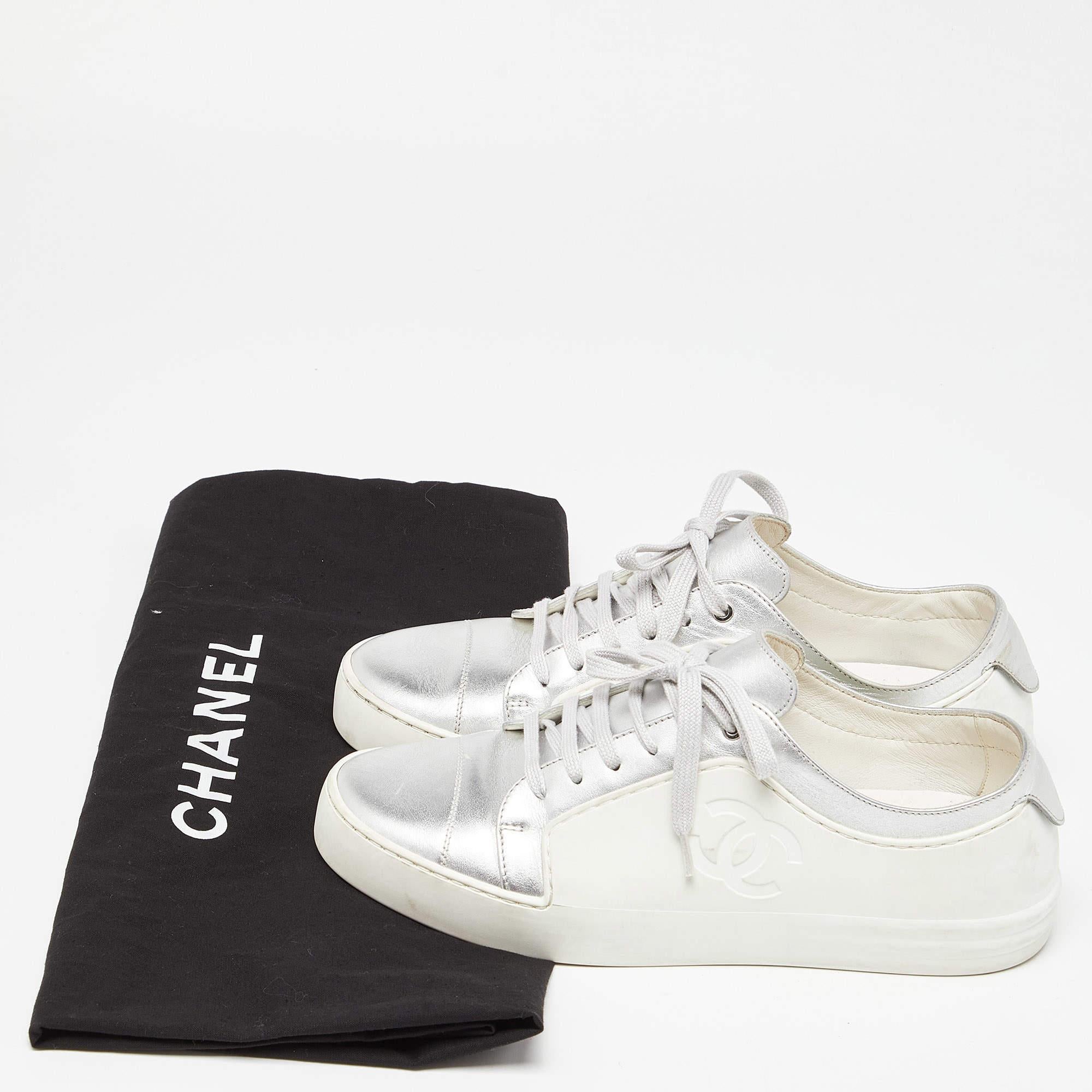 Chanel White/Silver Rubber and Leather CC Low Top Sneakers Size 39 5