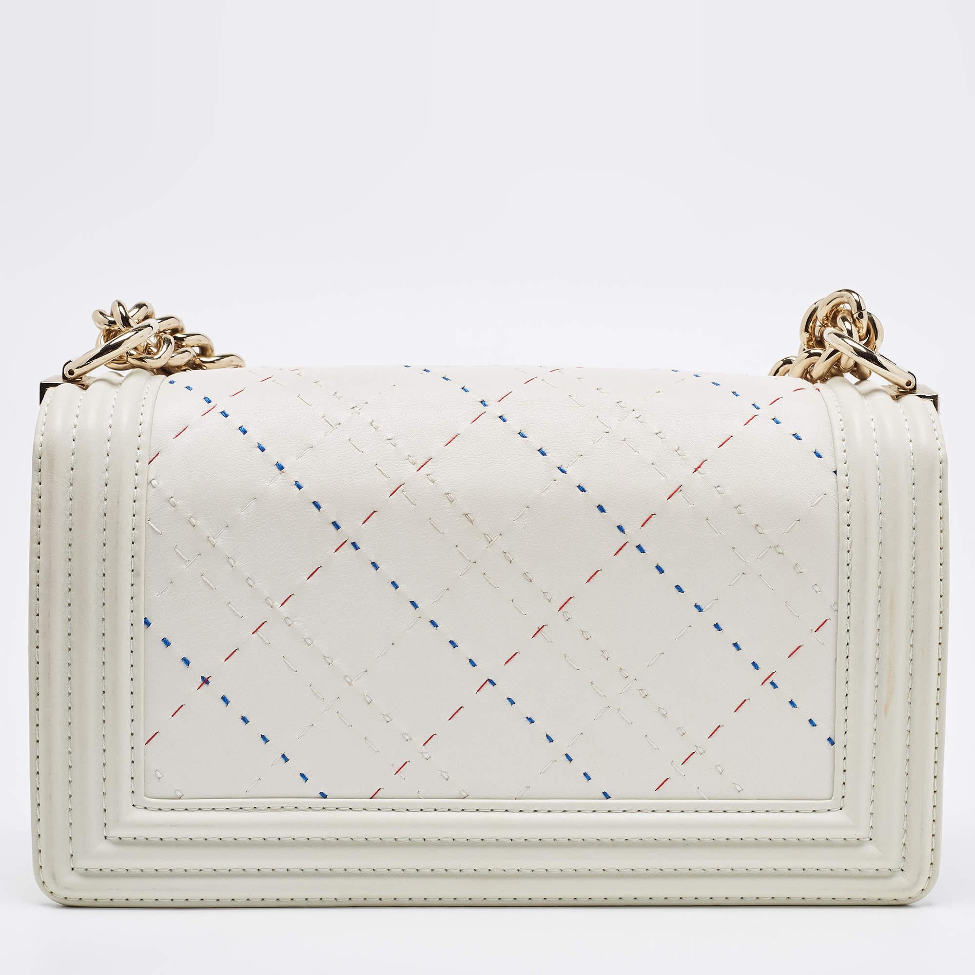 With flawless craftsmanship, immense style quotient, and an air of elegance, this Chanel bag has it all! Stitched to perfection, the handbag is made using only prime-quality materials so that it lasts you forever. With signature elements displayed
