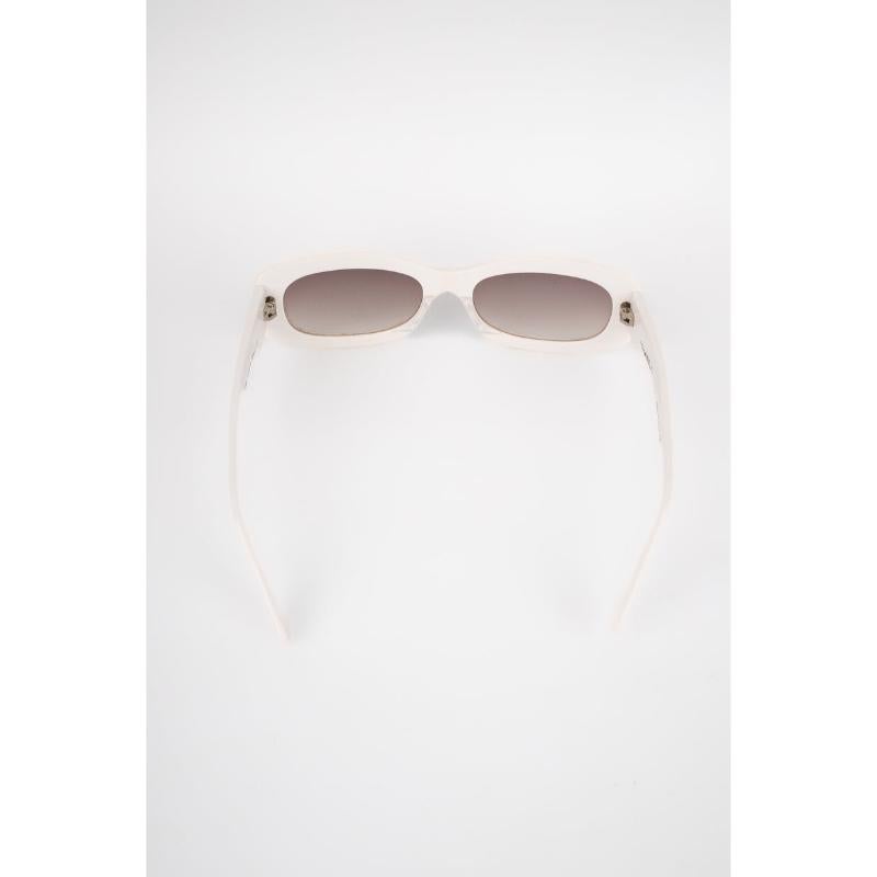 Chanel White Sunglasses with Tinted Glasses In Good Condition For Sale In SAINT-OUEN-SUR-SEINE, FR
