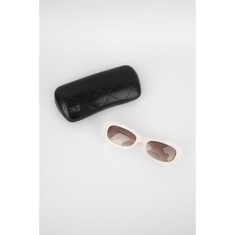Chanel White Sunglasses with Tinted Glasses For Sale 3