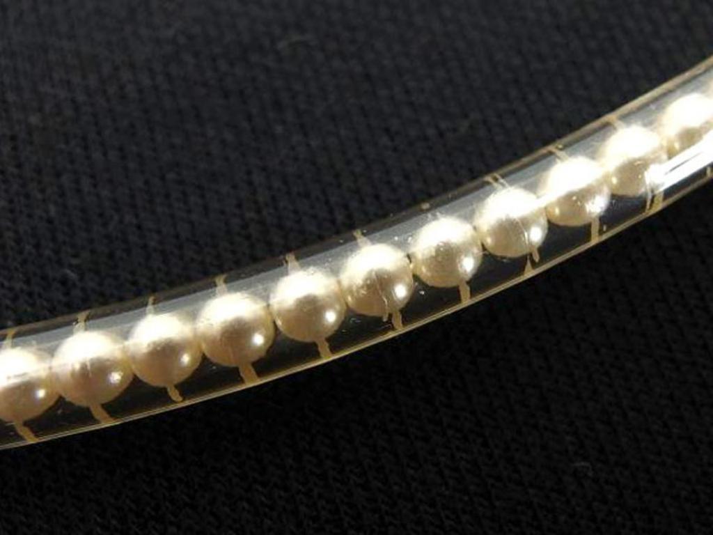 Chanel White Triple Pearl Necklace Set 218983 Belt In Fair Condition For Sale In Forest Hills, NY