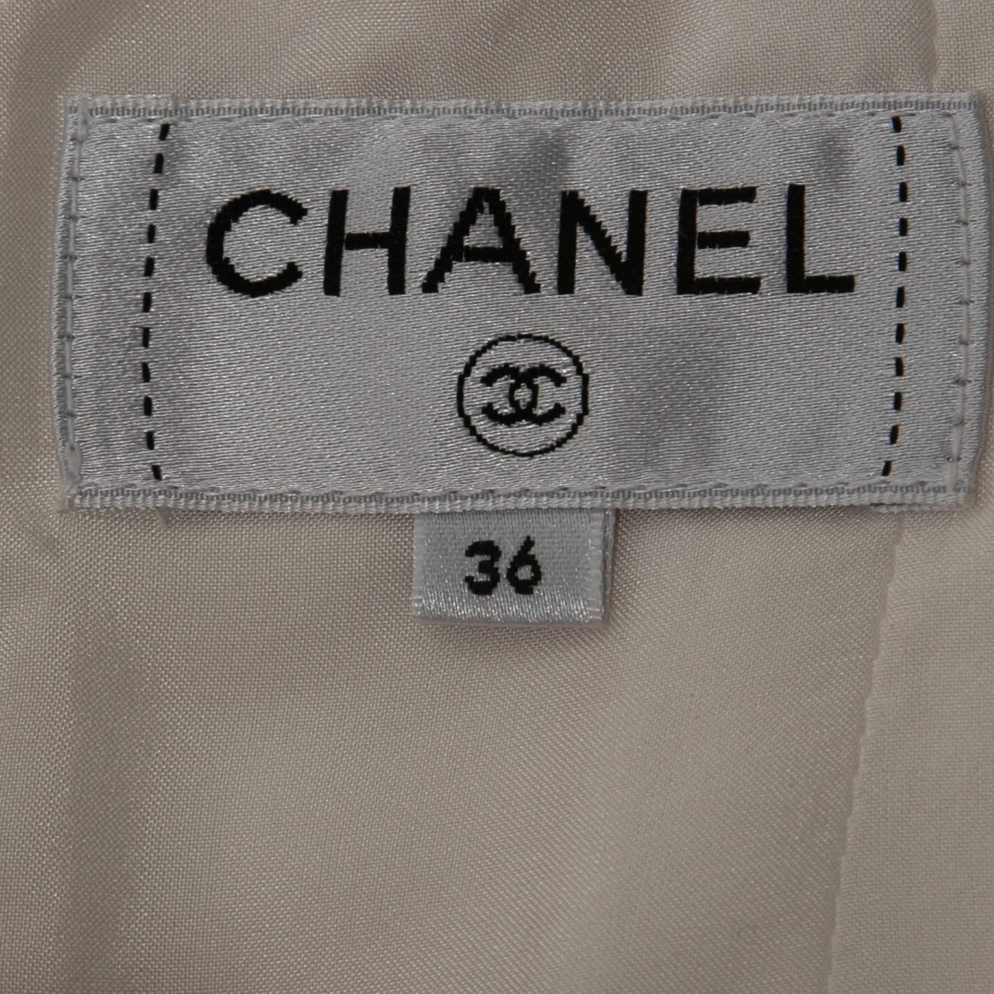 Chanel White Tweed Capri Pants S In Excellent Condition In Dubai, Al Qouz 2