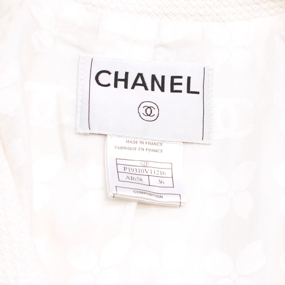 Chanel White Tweed Classic Jacket - Size US 4 In Excellent Condition In London, GB