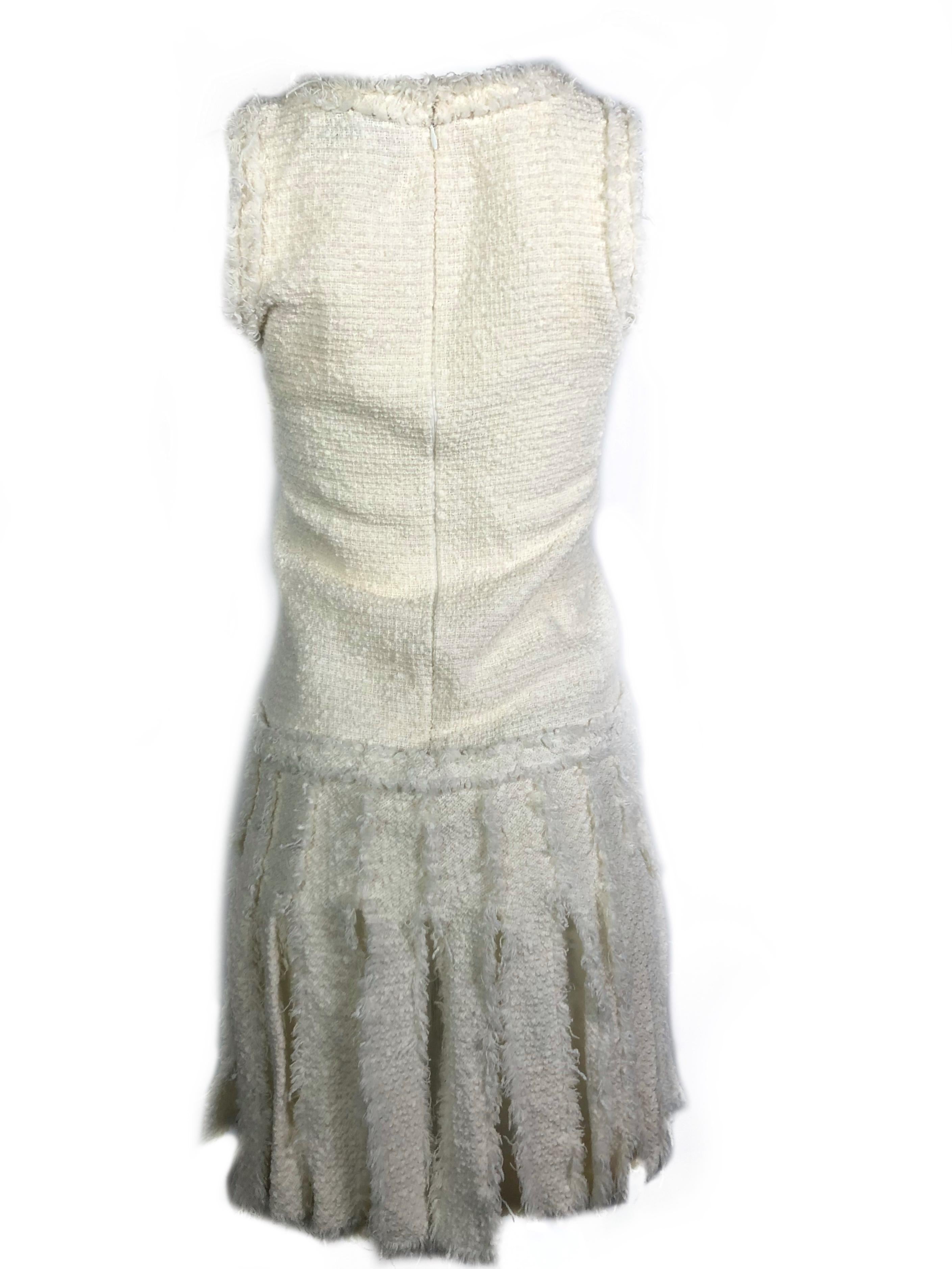 CHANEL White Tweed Fringe Sleeveless Dress Size 36 In Good Condition For Sale In Beverly Hills, CA