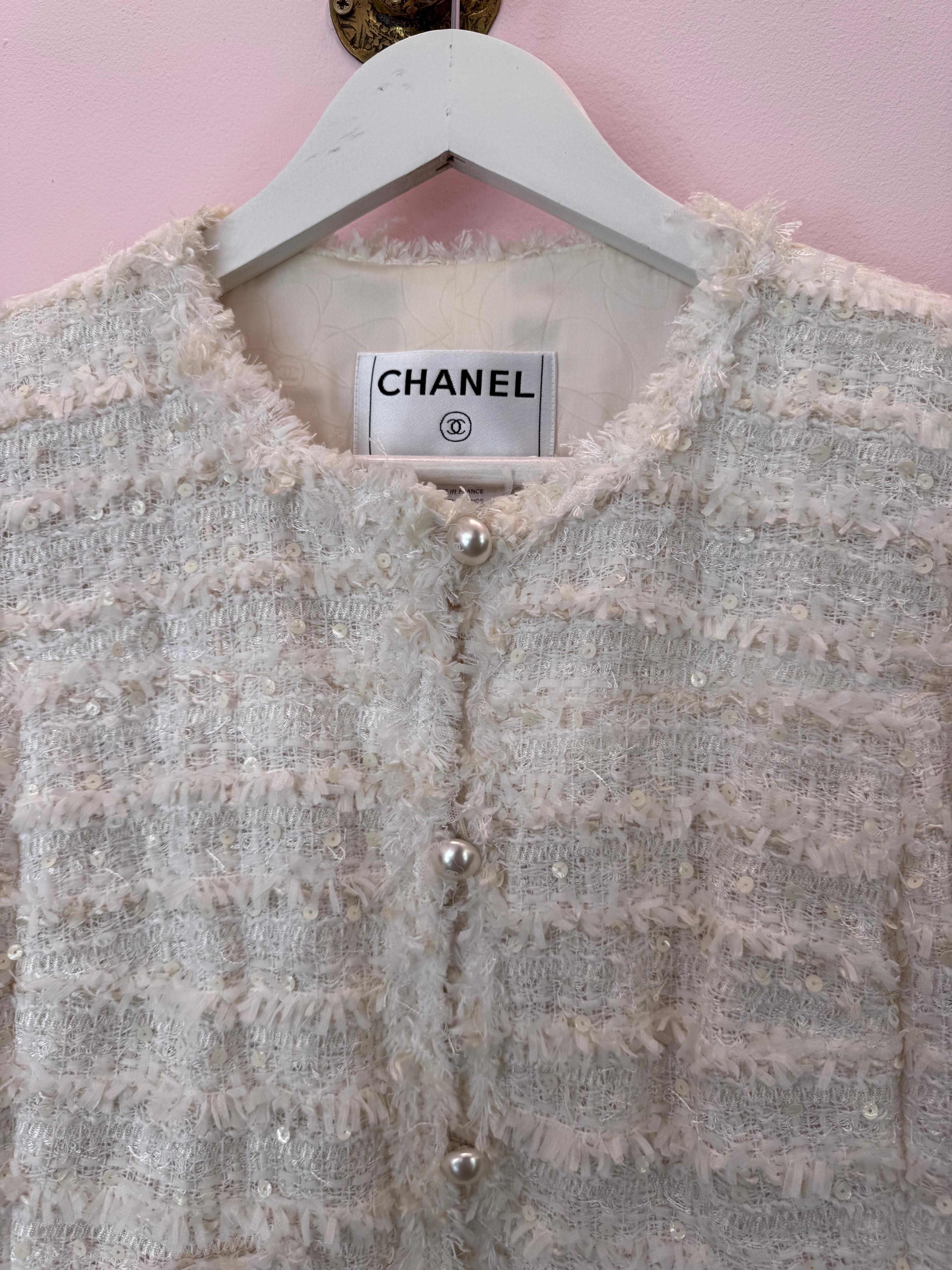 Chanel White Tweed Jacket Spring 2005 Karl Lagerfeld For Sale 1