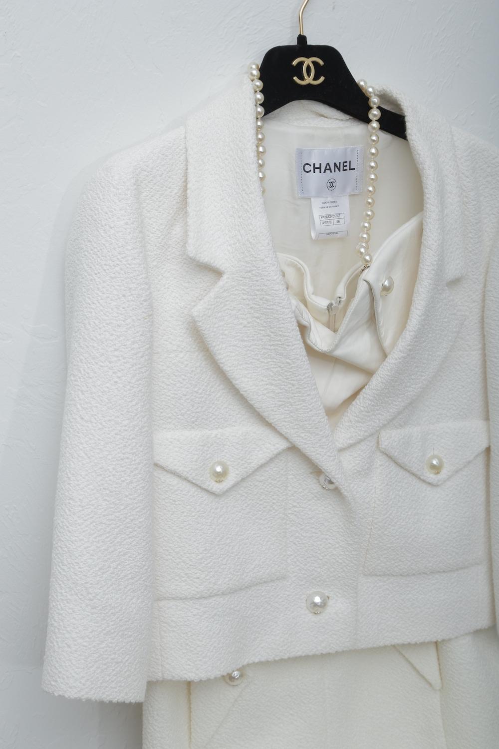 Chanel White Tweet Dress with Pearls with Matching Crop Jacket .
Size 2 with original Chanel hanger & garment bag.