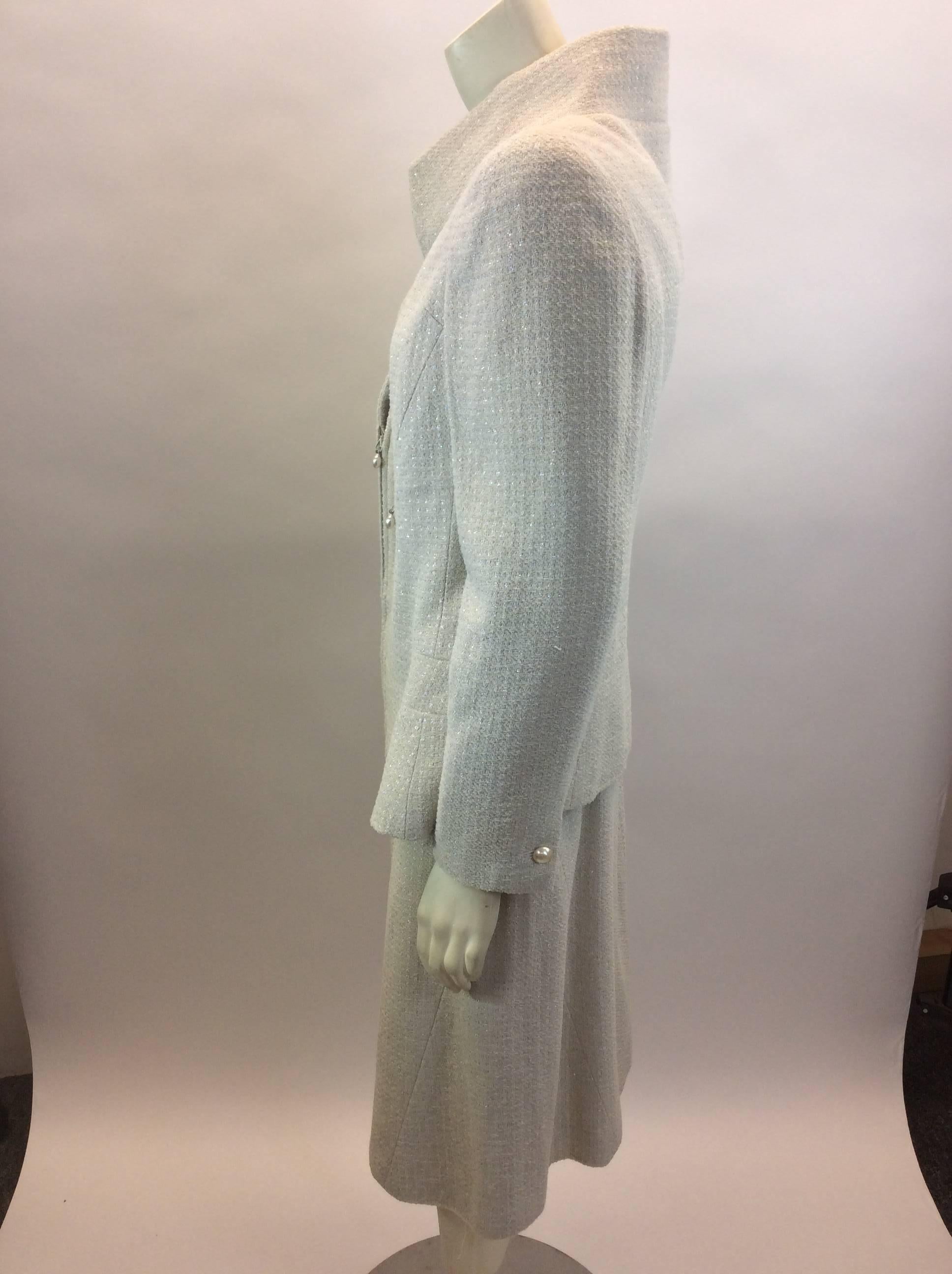 Chanel White Two Piece Skirt Suit
Made in France
$650
Skirt:
Length 22