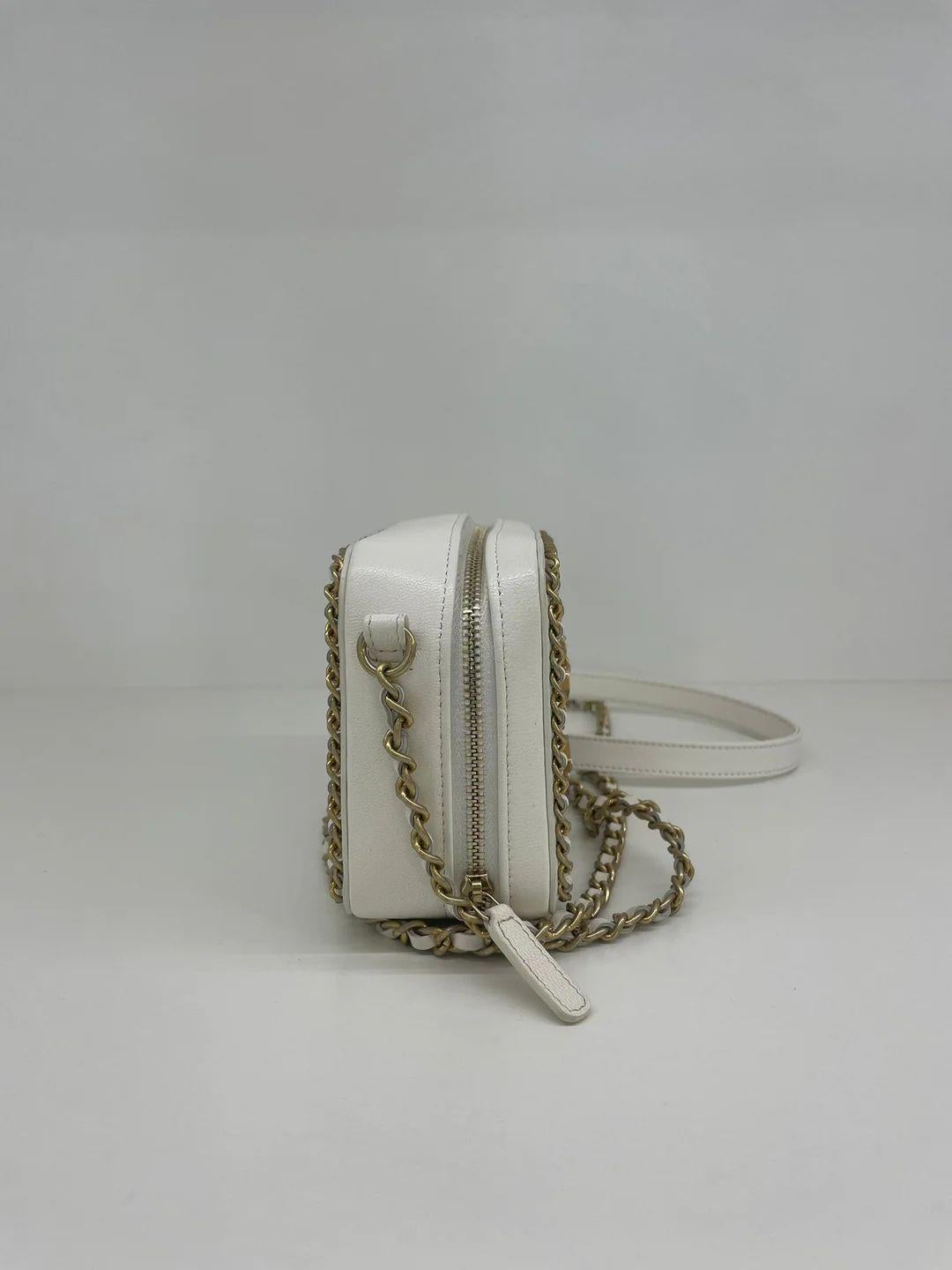 Chanel White Vanity Small - Chain Detail For Sale 2