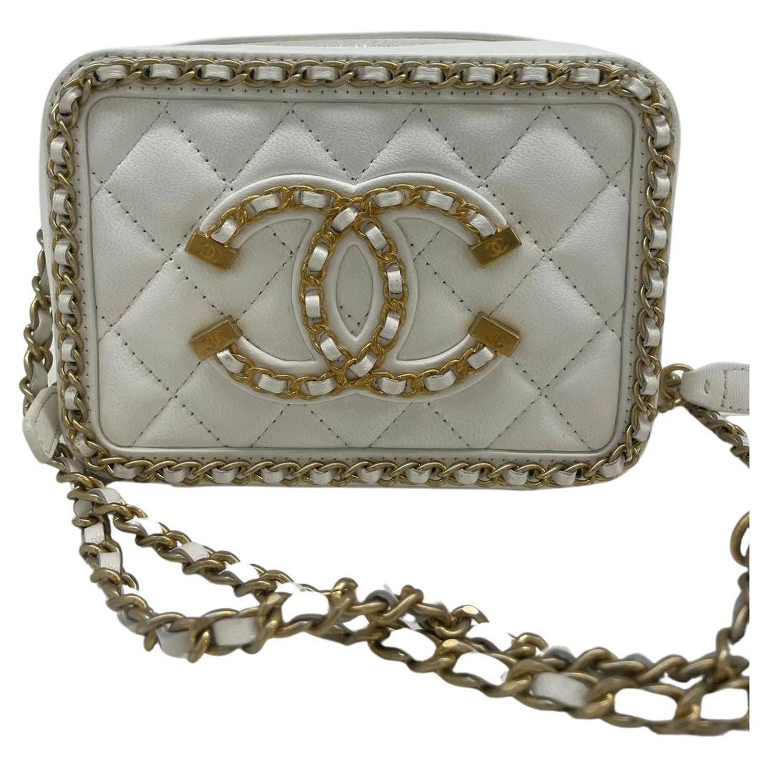 Chanel White Vanity Small - Chain Detail For Sale at 1stDibs