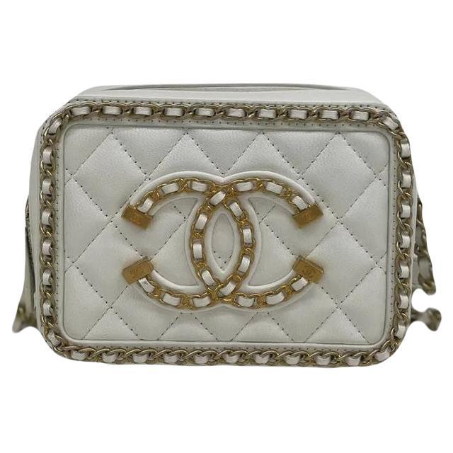 Chanel White Vanity Small - Chain Detail For Sale at 1stDibs