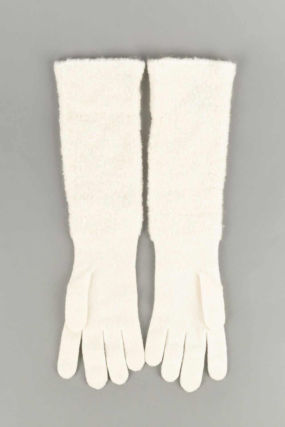Chanel White Wool Gloves In Excellent Condition For Sale In SAINT-OUEN-SUR-SEINE, FR