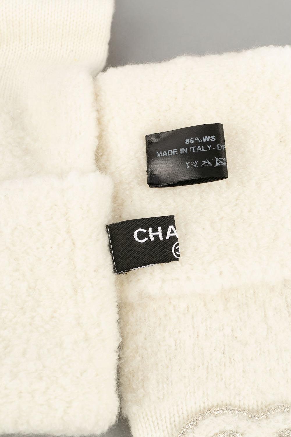Women's Chanel White Wool Gloves For Sale