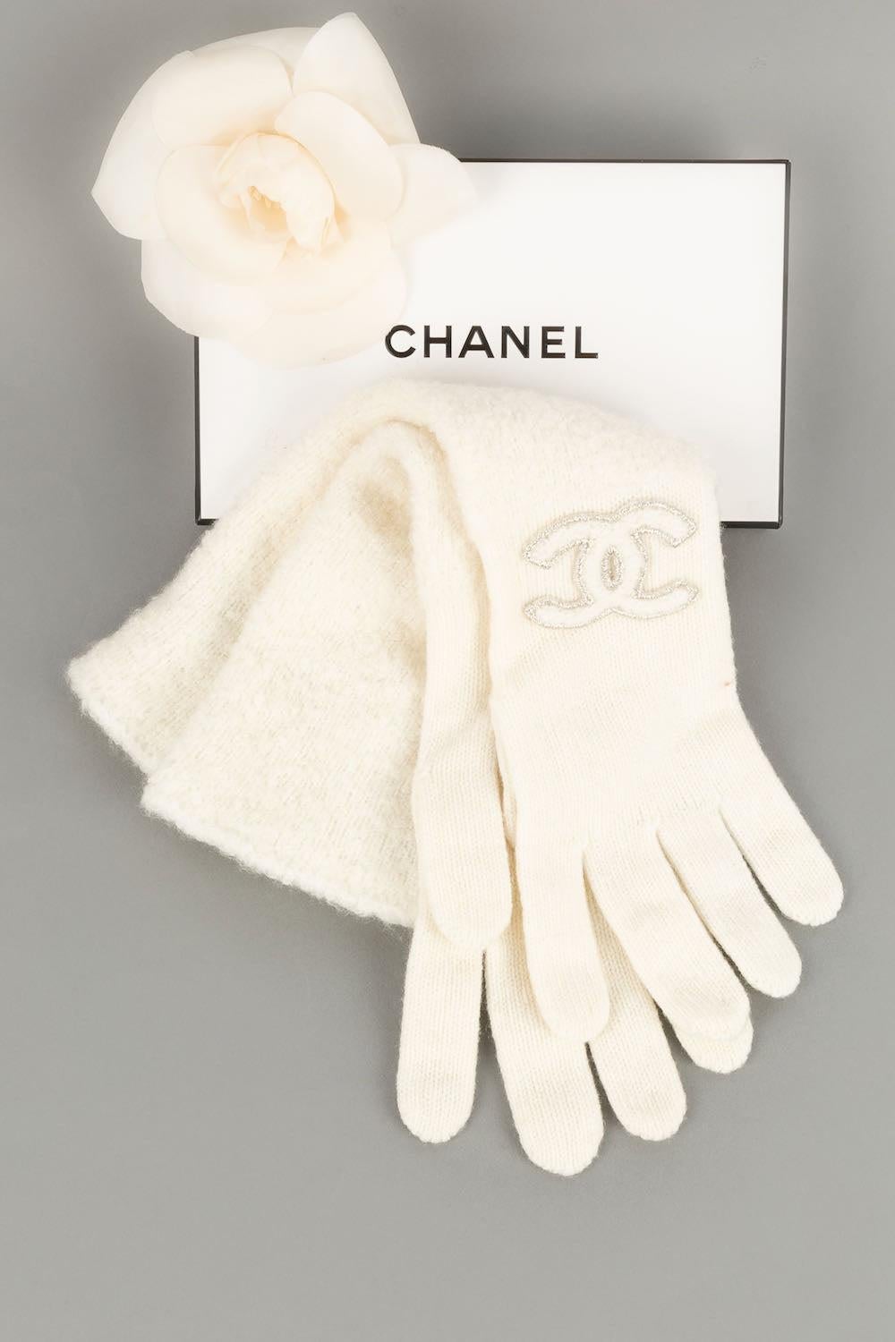 Chanel Handschuhe aus weißer Wolle im Angebot 1