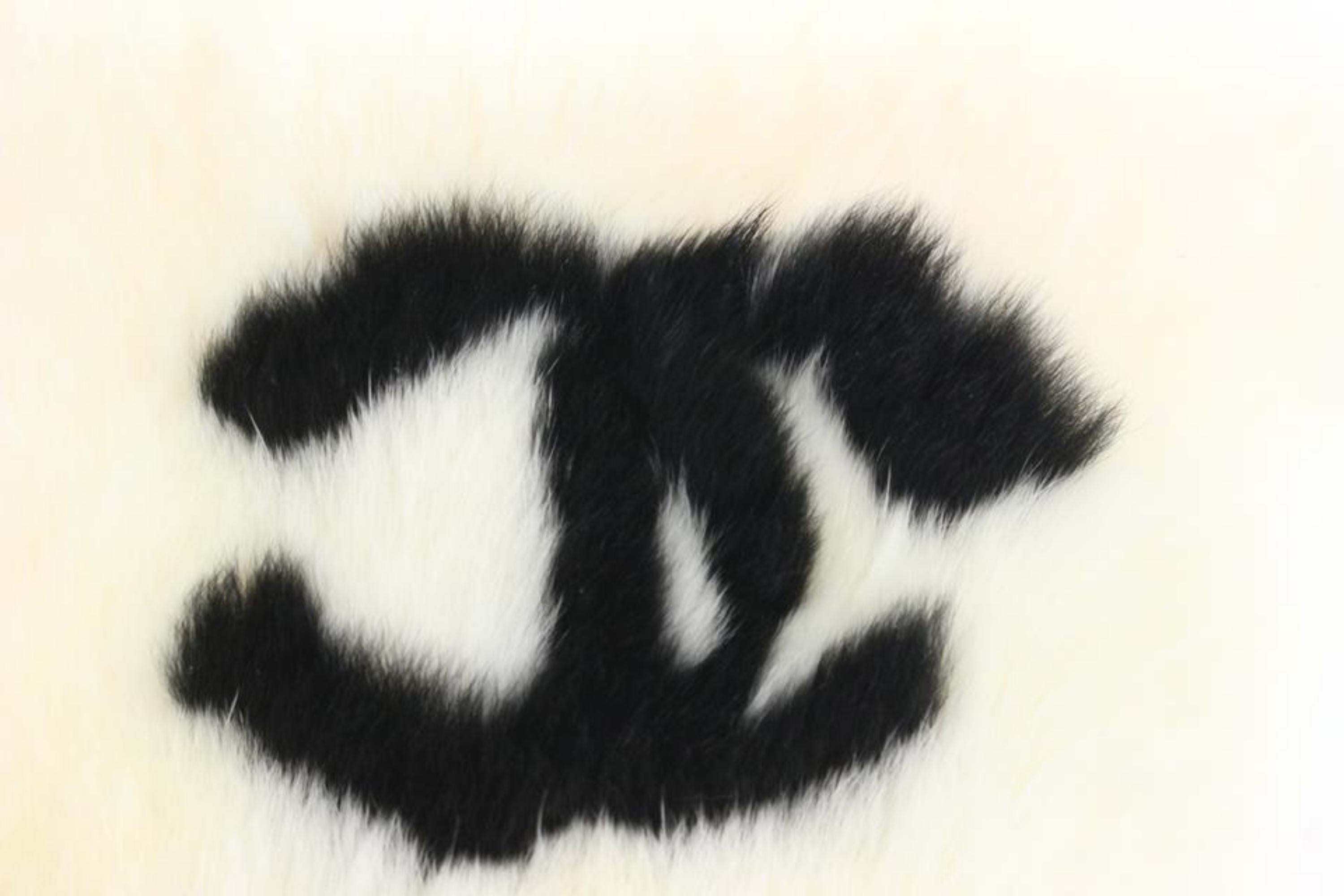Chanel White x Black CC Rabbit Fur Wrist Band Bracelet s331ck41 In Excellent Condition For Sale In Dix hills, NY