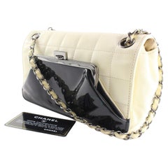 Chanel Bianco x Nero Trapuntato in pelle di agnello Bicolore Kisslock Flap SHW 1CJ0427