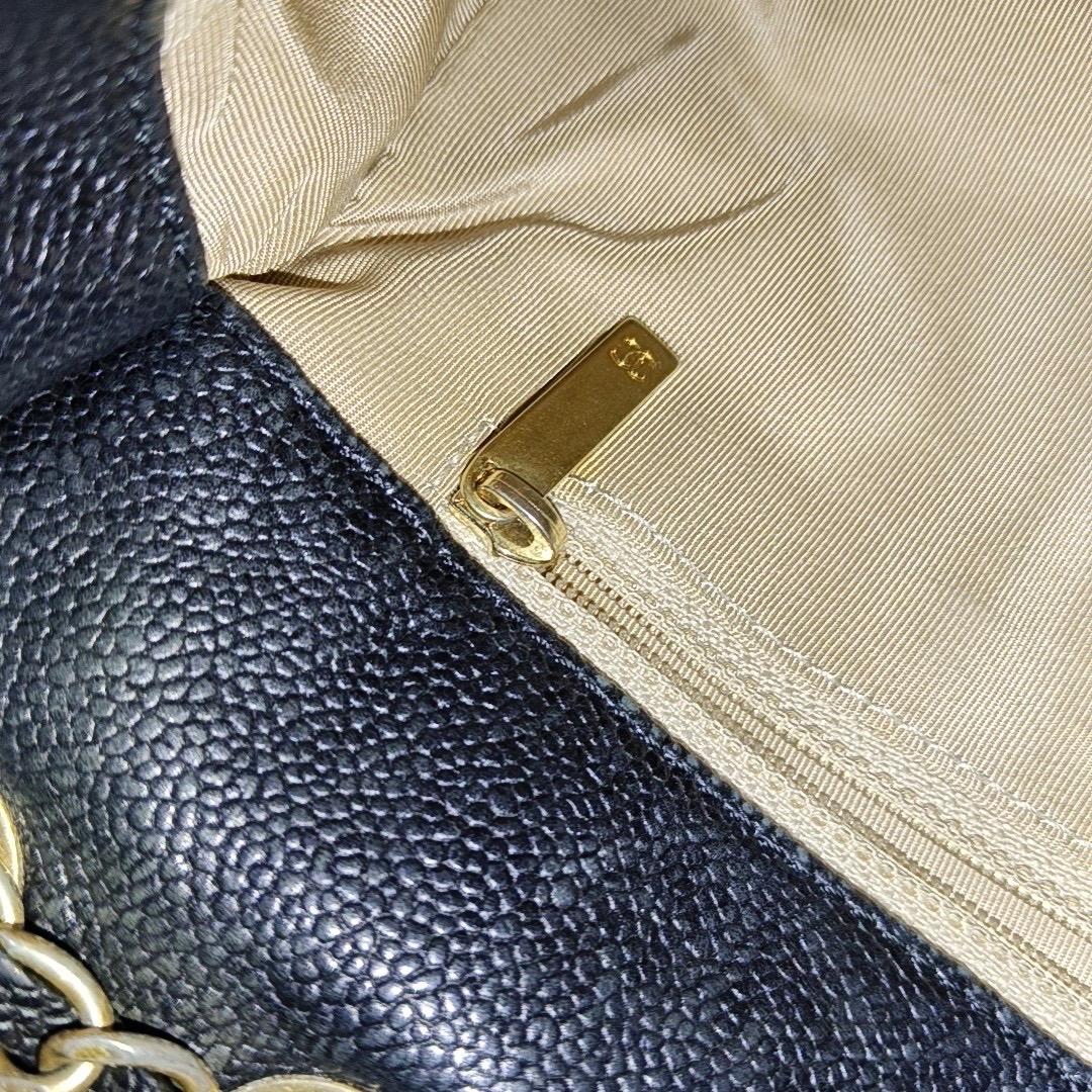 Chanel Wild Stitch by Stitch Borsa media in pelle di vitello nera con patta e hardware dorato, 2012 in vendita 7
