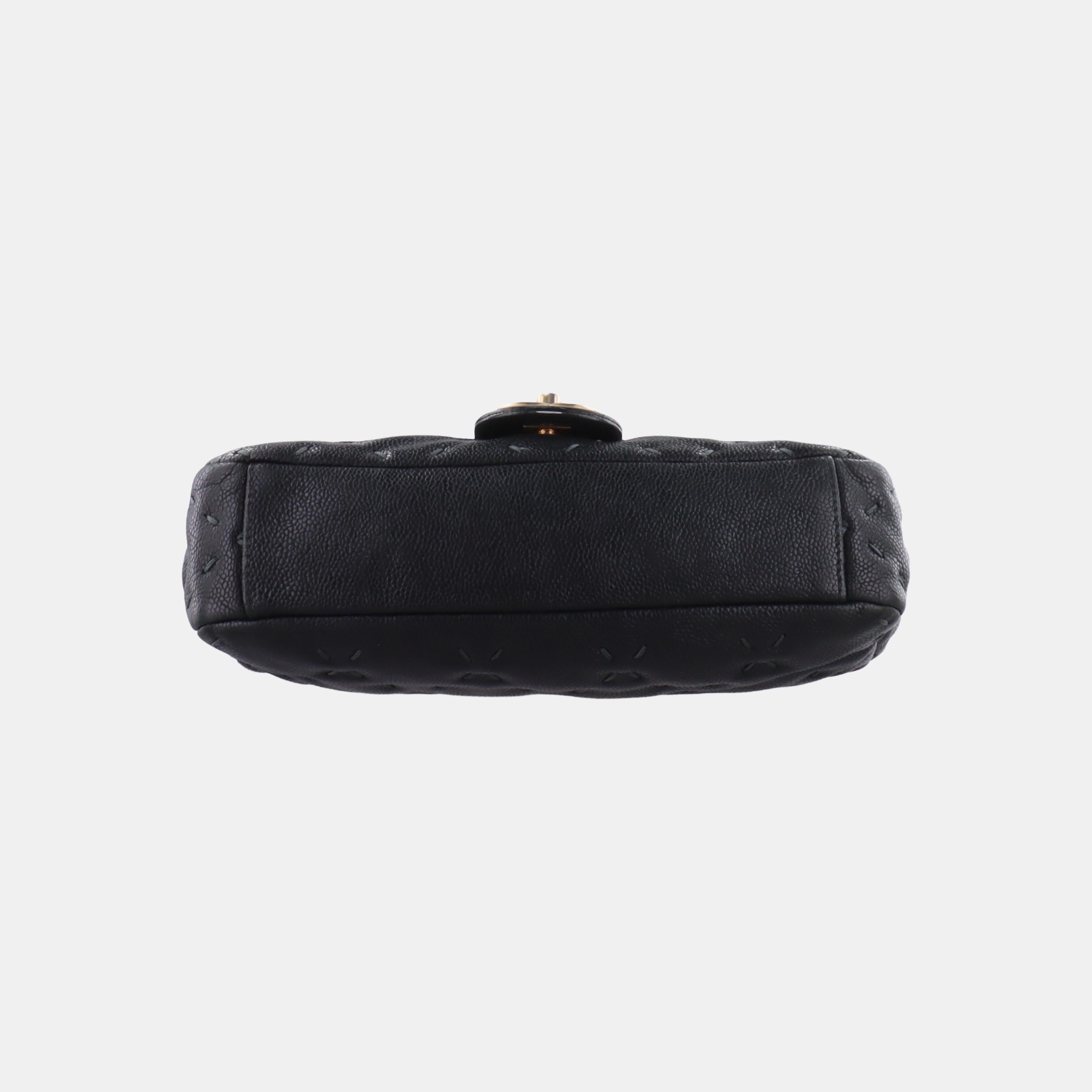 Nero Chanel Wild Stitch by Stitch Borsa media in pelle di vitello nera con patta e hardware dorato, 2012 in vendita