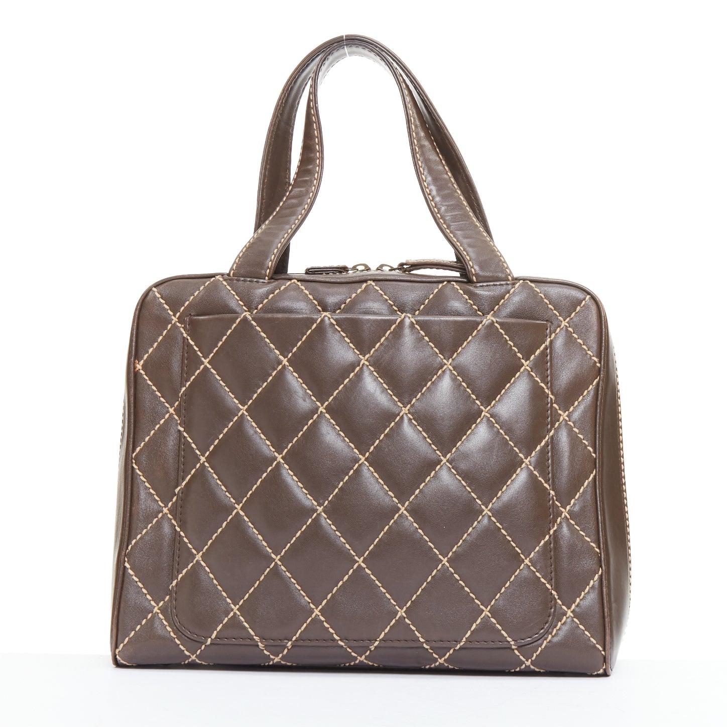CHANEL Stitch by Stitch by Stitch  sac bowler en cuir d'agneau matelassé marron Pour femmes en vente