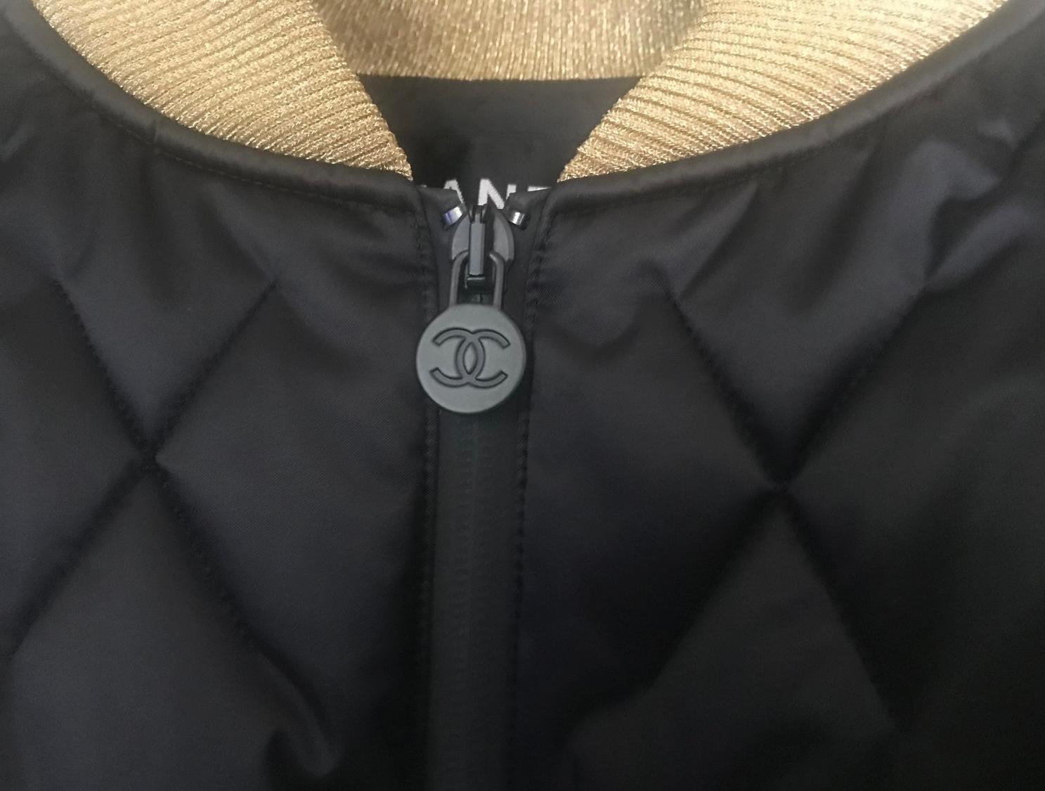 Chanel - Willow Smith - Veste polaire matelassée noire pour la campagne publicitaire en vente 15