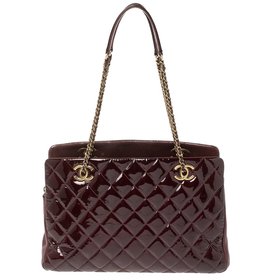 Chanel Weinrot Gestepptes Lackleder Große CC Ösen-Tasche