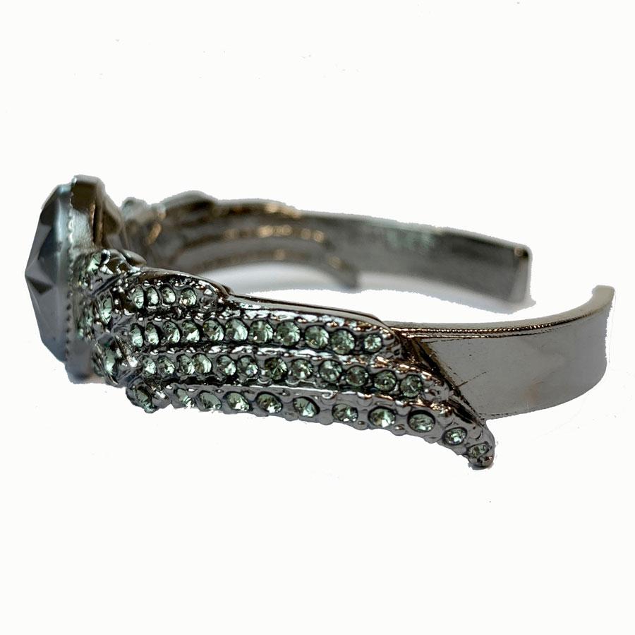CHANEL Wings Bracelet in Ruthenium set with Blue Rhinestones In Excellent Condition In Paris, FR
