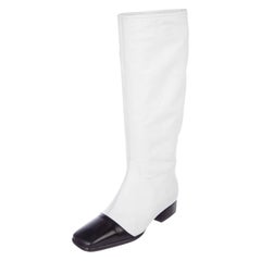 Chanel Bottes de défilé western à bout carré en cuir blanc et noir, Taille 5,5, hiver 1998
