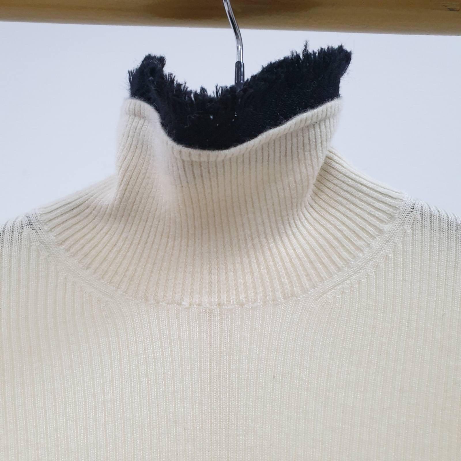 Chanel Wite Black Cashmere Turtleneck Sweater For Sale 2