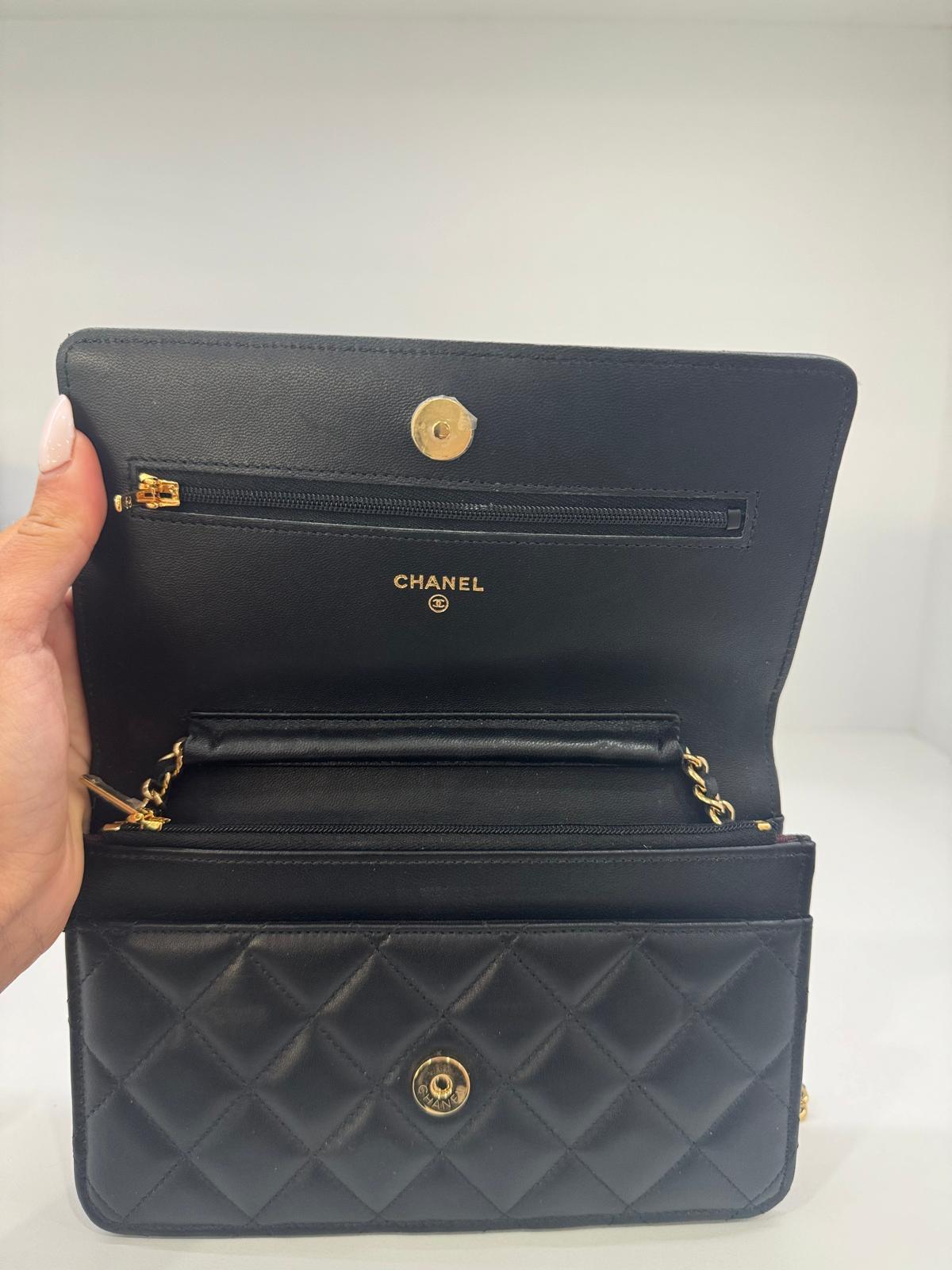 Chanel WOC Lambskin Black GHW In Excellent Condition For Sale In Double Bay, AU