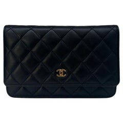 Chanel WOC Schwarzes Lammfell Schwarz GHW