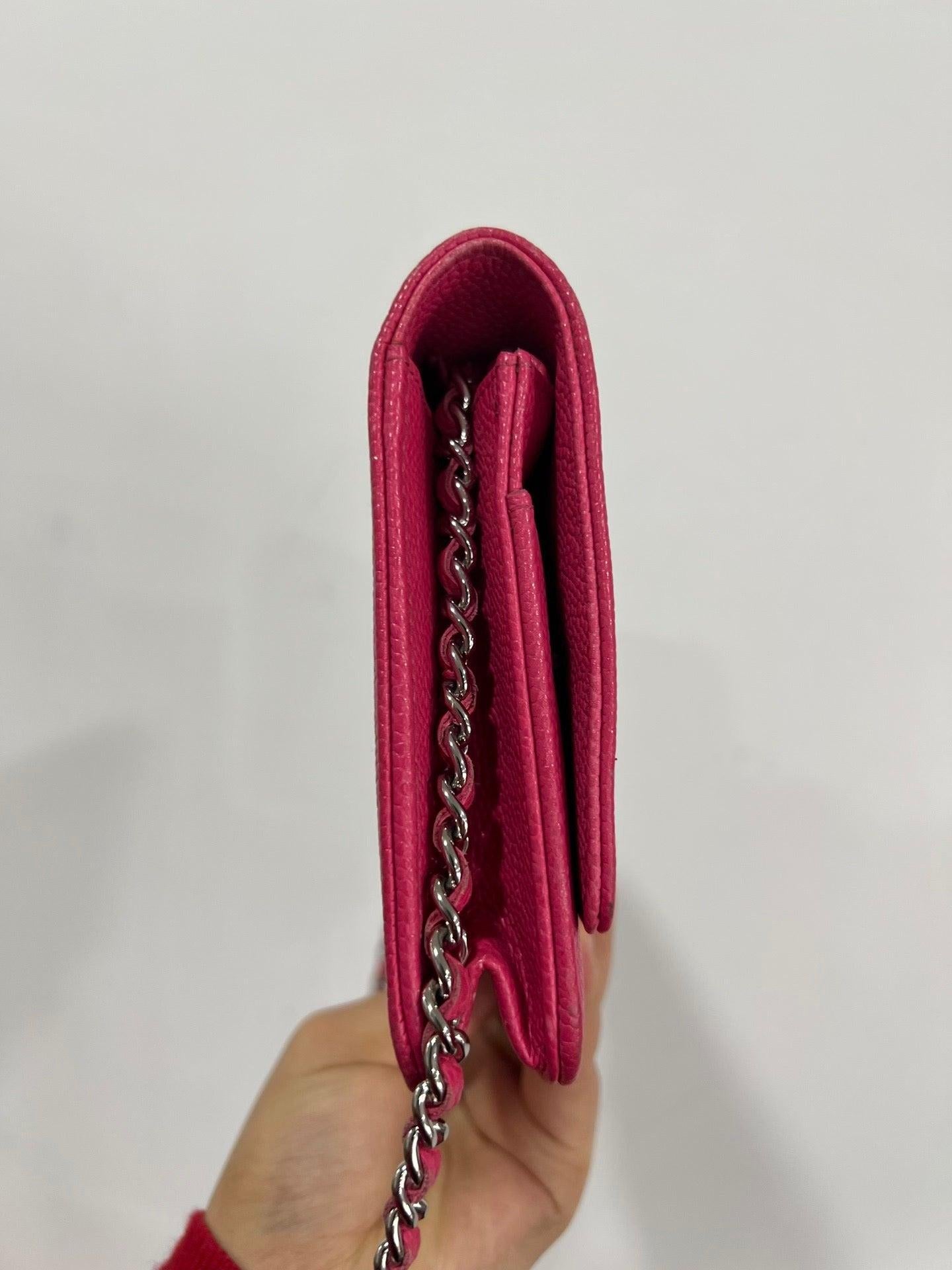 Chanel WOC Wallet on Chain Fuchsia Caviar Leather with Enamel Logo For Sale 2