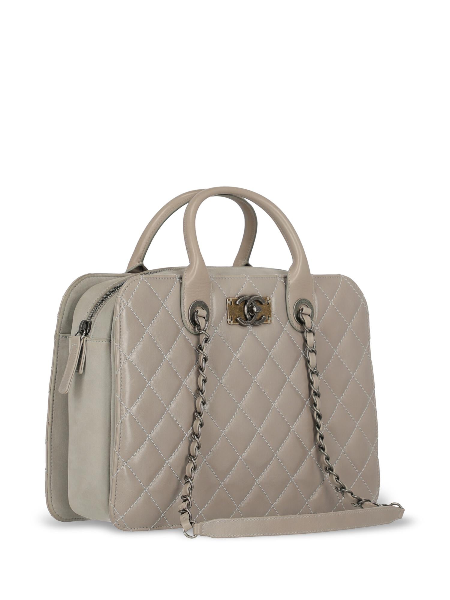 Gray Chanel Woman Shoulder bag Grey  For Sale