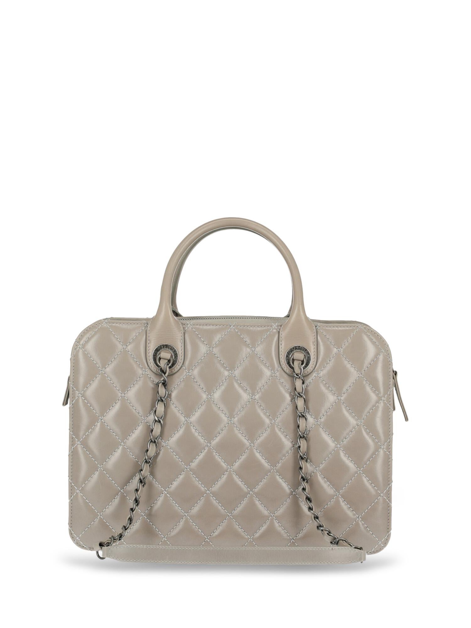 Chanel Woman Shoulder bag Grey  In Good Condition For Sale In Milan, IT