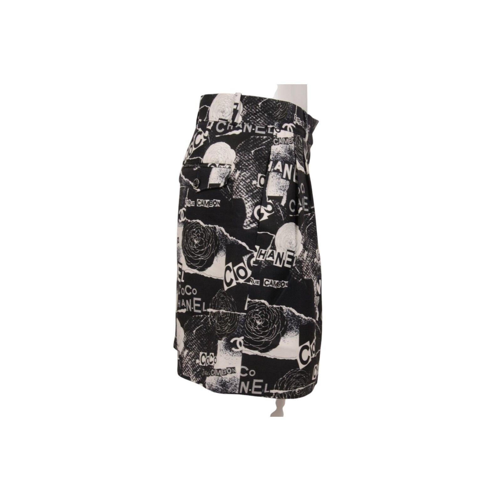 Chanel Frauen Camelia Floral CC Logo Shorts IT42 US10 Schwarz Weiß Seide Baumwolle im Angebot 1