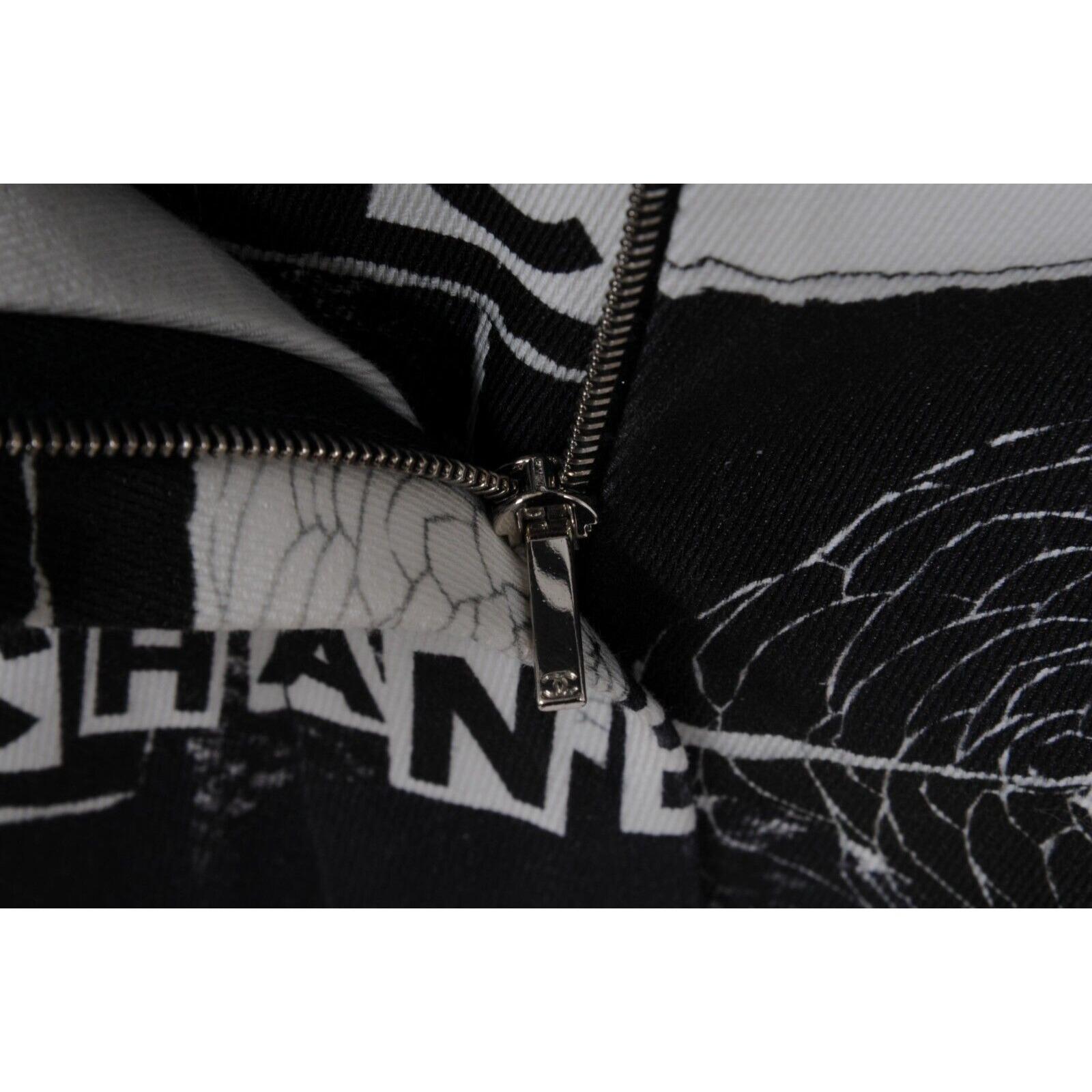 Chanel Frauen Camelia Floral CC Logo Shorts IT42 US10 Schwarz Weiß Seide Baumwolle im Angebot 5