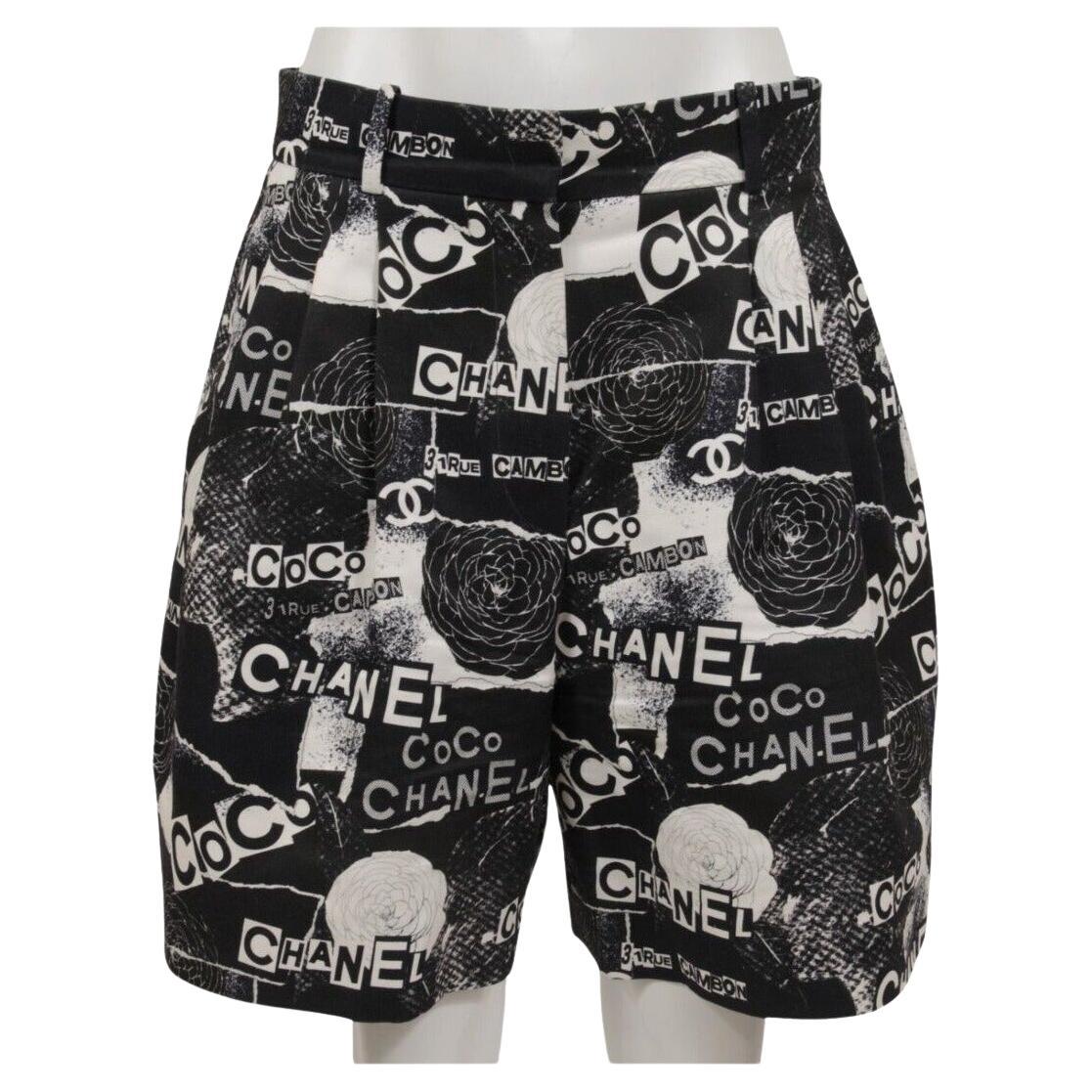Chanel Frauen Camelia Floral CC Logo Shorts IT42 US10 Schwarz Weiß Seide Baumwolle im Angebot