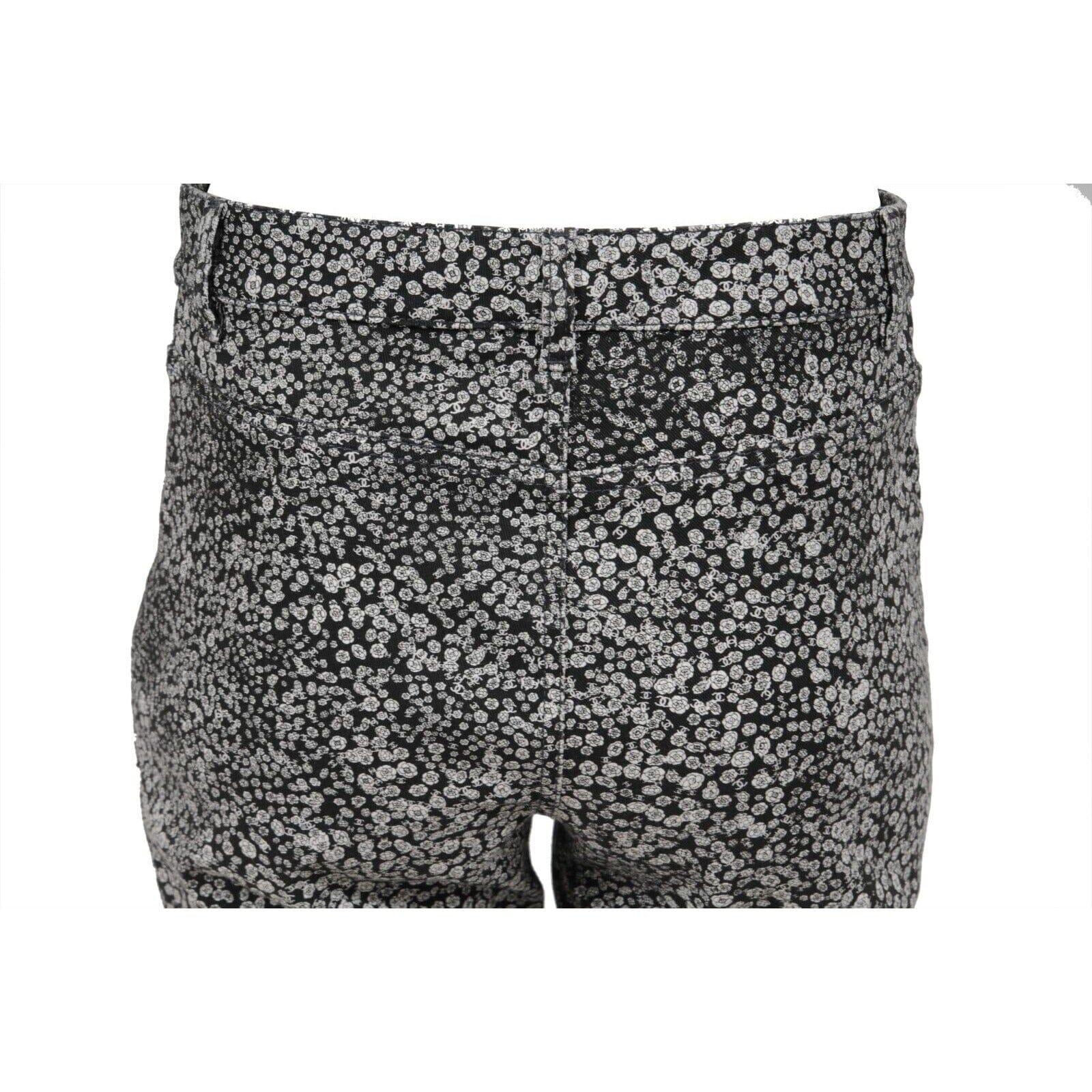 Chanel Mujer CC Logo Estampado Floral Camelia Jean FR40 Negro Blanco Algodón Elástico Gris en venta