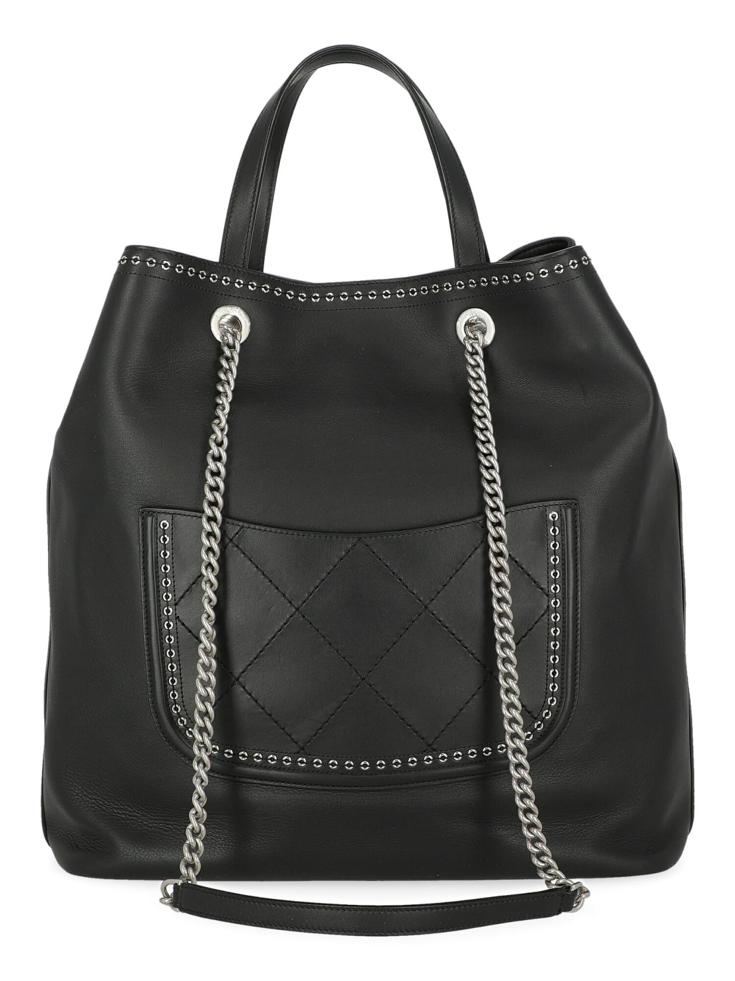 Women's Chanel  Women   Handbags   Black Leather  For Sale