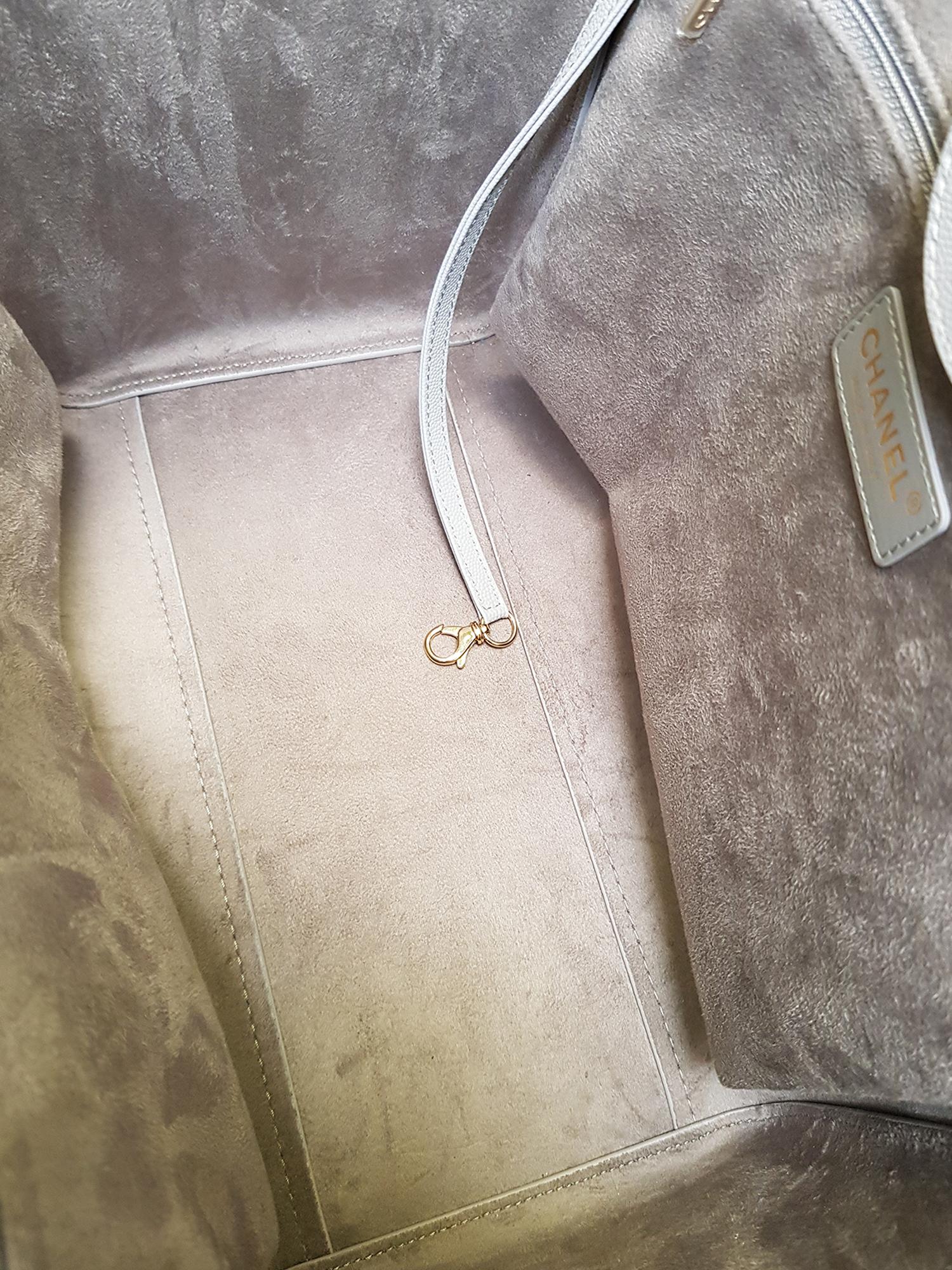 Chanel Women Handbags Deauville Grey Leather In Excellent Condition For Sale In Milan, IT