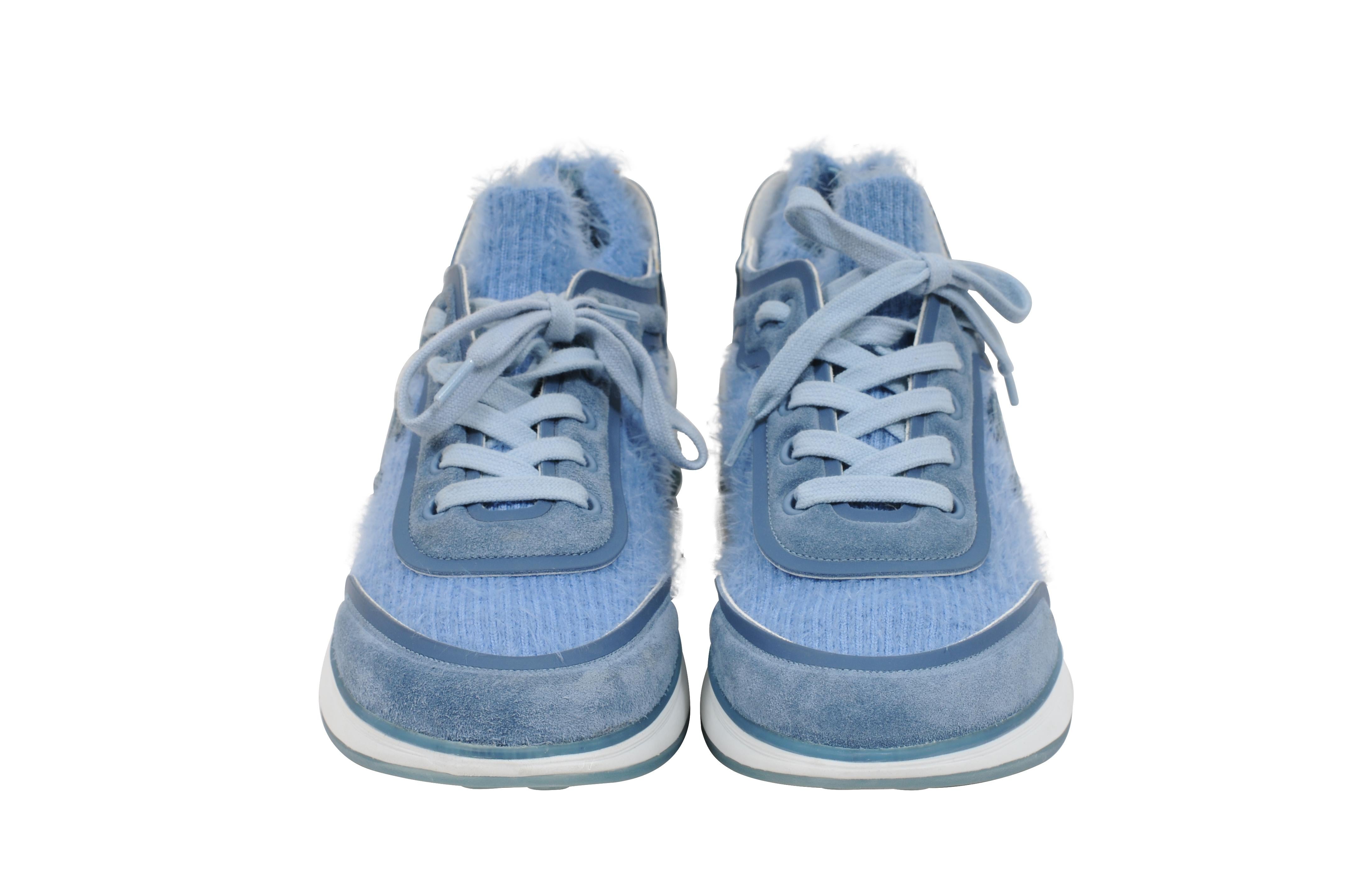 - Exterior azul

- Tagged talla 38

- Sin caja



Estado: 

Los zapatos están en un estado general decente sin grandes imperfecciones 



Medidas: ( Aproximadamente En Pulgadas ) 

Plantilla 9.5

Suela 10.5