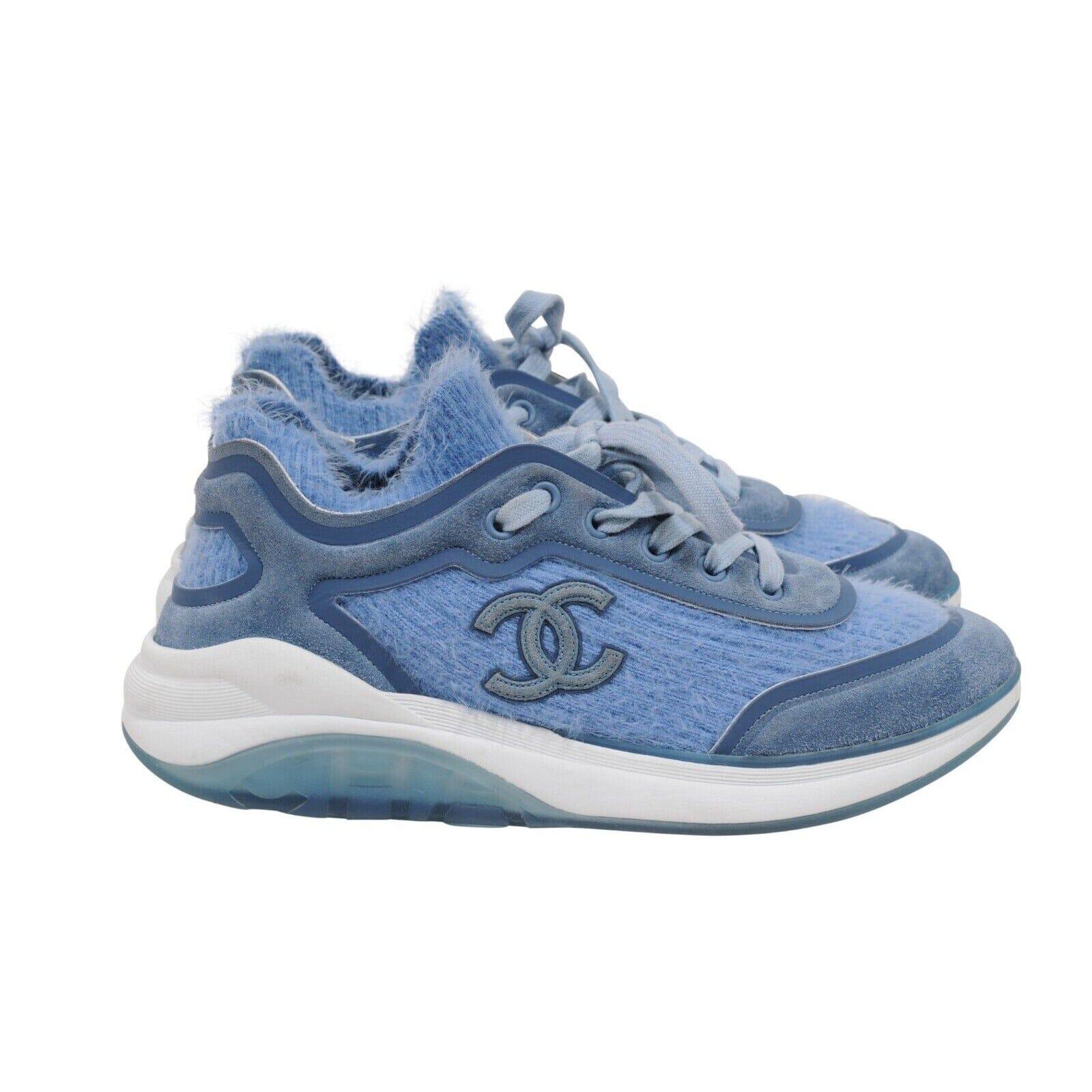 Chanel Frauen Sport Sprint Sneakers Größe 38 US 8 Blau Kaschmir Low Top Trainers im Zustand „Hervorragend“ im Angebot in North Miami, FL