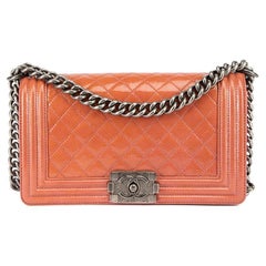 Chanel Damen 2014 Lachsrosa Lackleder Medium gesteppte Boy Bag