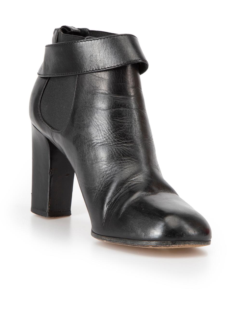 CONDITION is Very good. Minimal wear to boots is evident. Minimal wear to sole and creasing of leather at both toes on this used Chanel designer resale item.




Details


Black

Leather

Ankle boots

Round toe

High block heel

Elasticated side

CC