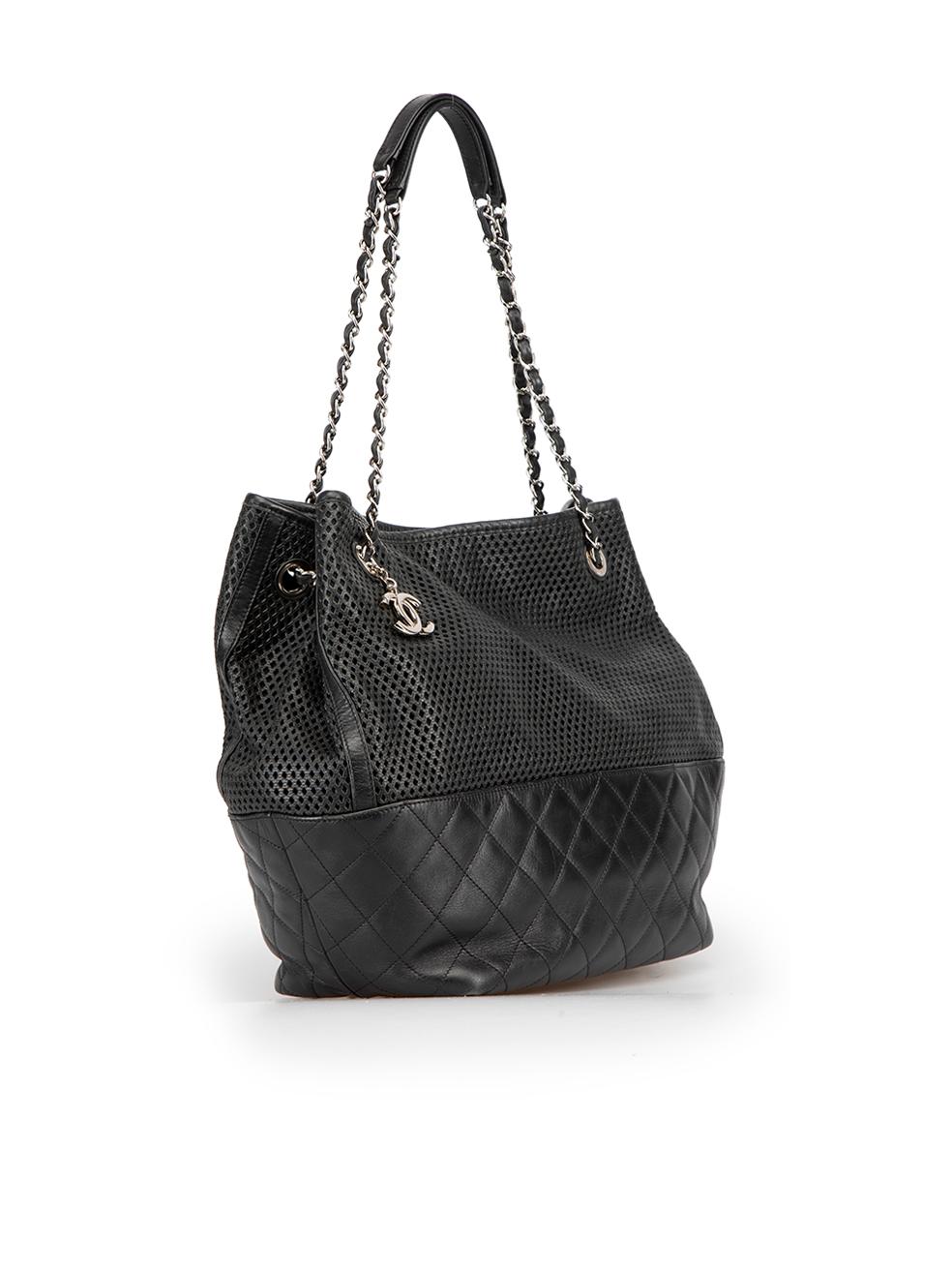 CONDITION is Very good. Minimal wear to bag is evident. Minimal wear to the base corners, the front and the back with scuff marks to the leather on this used Chanel designer resale item. This item comes with original dust