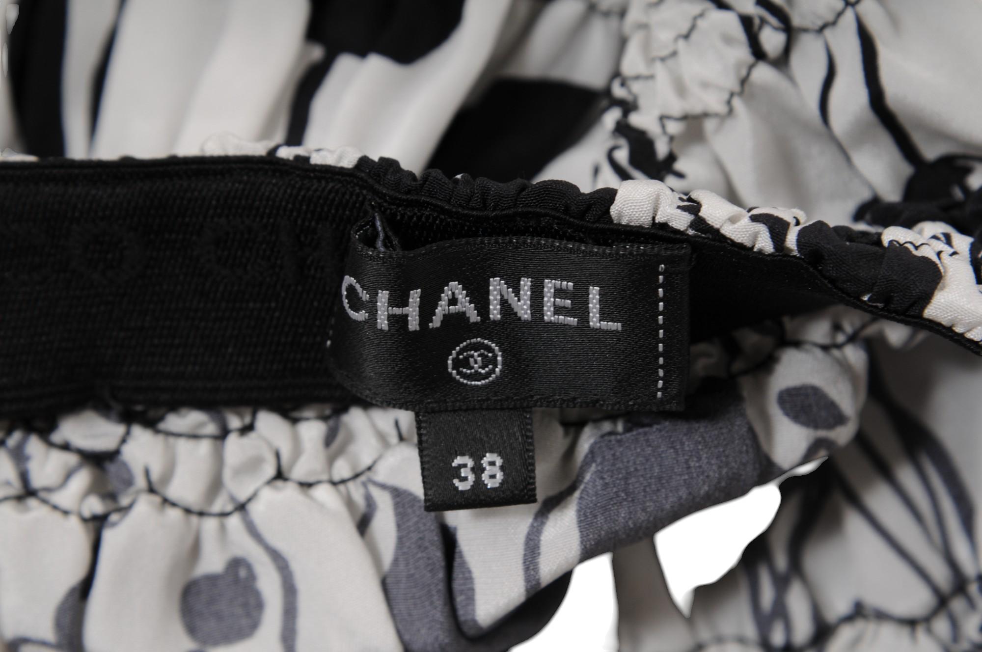 Chanel Damen CC Logo 22C Print Halter Top Größe IT 38 Weiß Schwarz Seide Bluse im Angebot 6