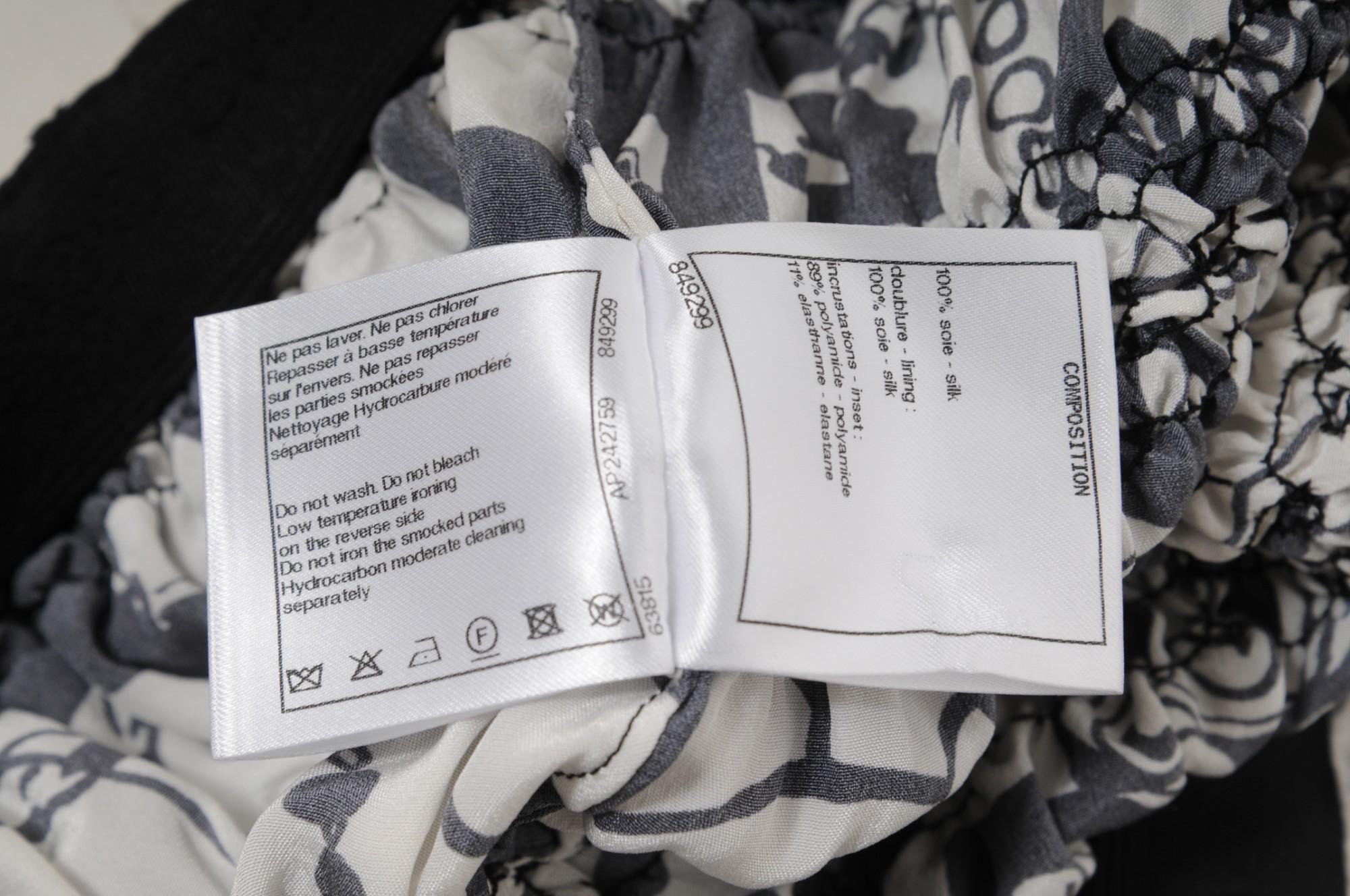 Chanel Damen CC Logo 22C Print Halter Top Größe IT 38 Weiß Schwarz Seide Bluse im Angebot 8