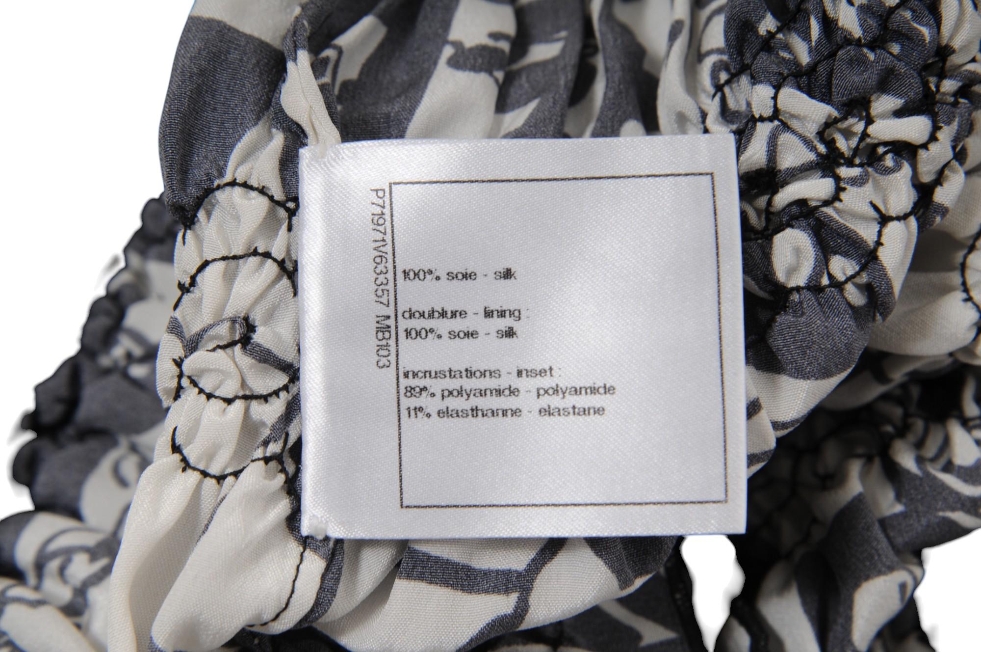 Chanel Damen CC Logo 22C Print Halter Top Größe IT 38 Weiß Schwarz Seide Bluse im Angebot 9