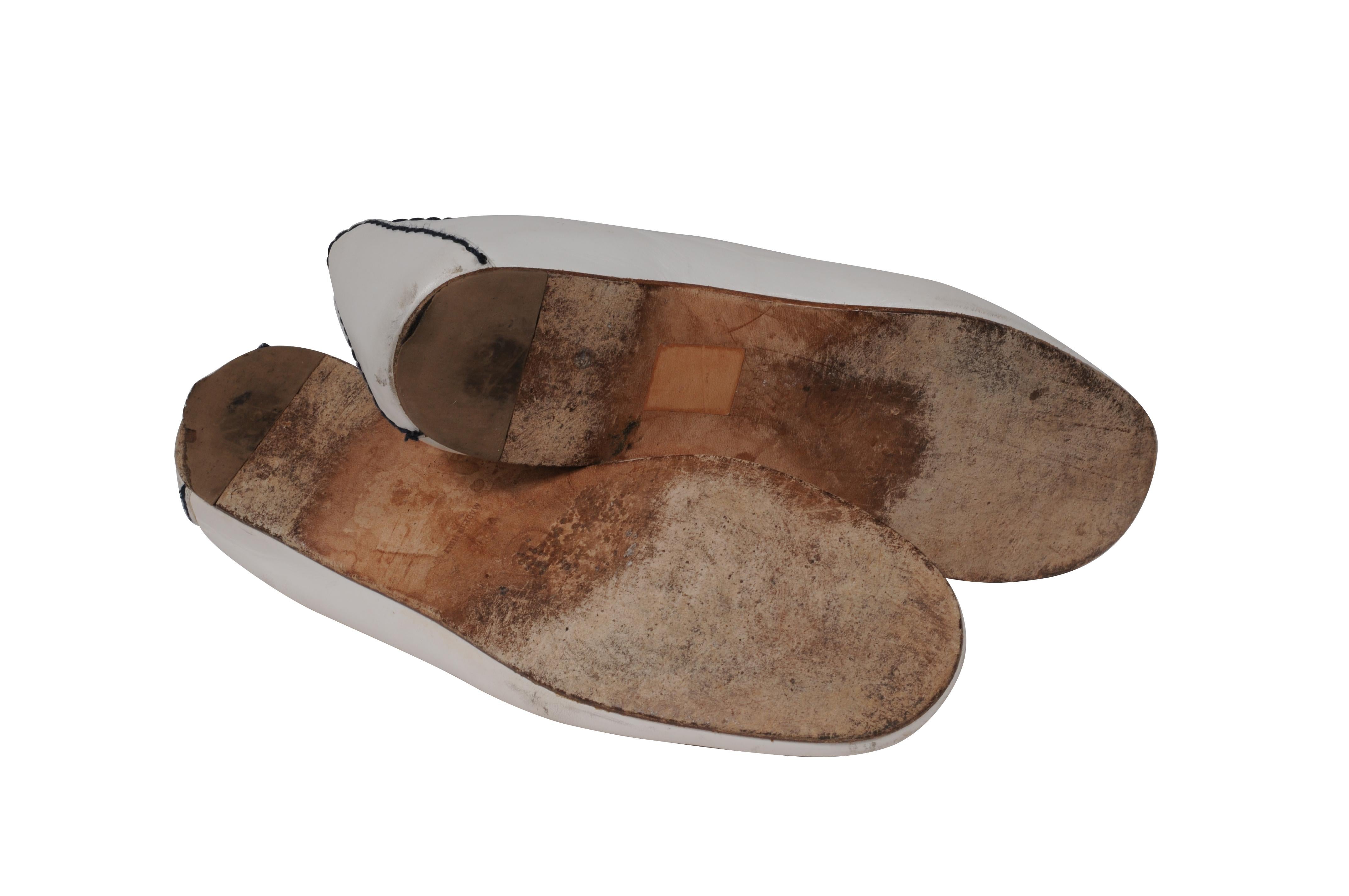 Chanel Damen CC Logo Flats US 7.5 EU 37.5 Weiß Leder Blau Stitching im Angebot 6