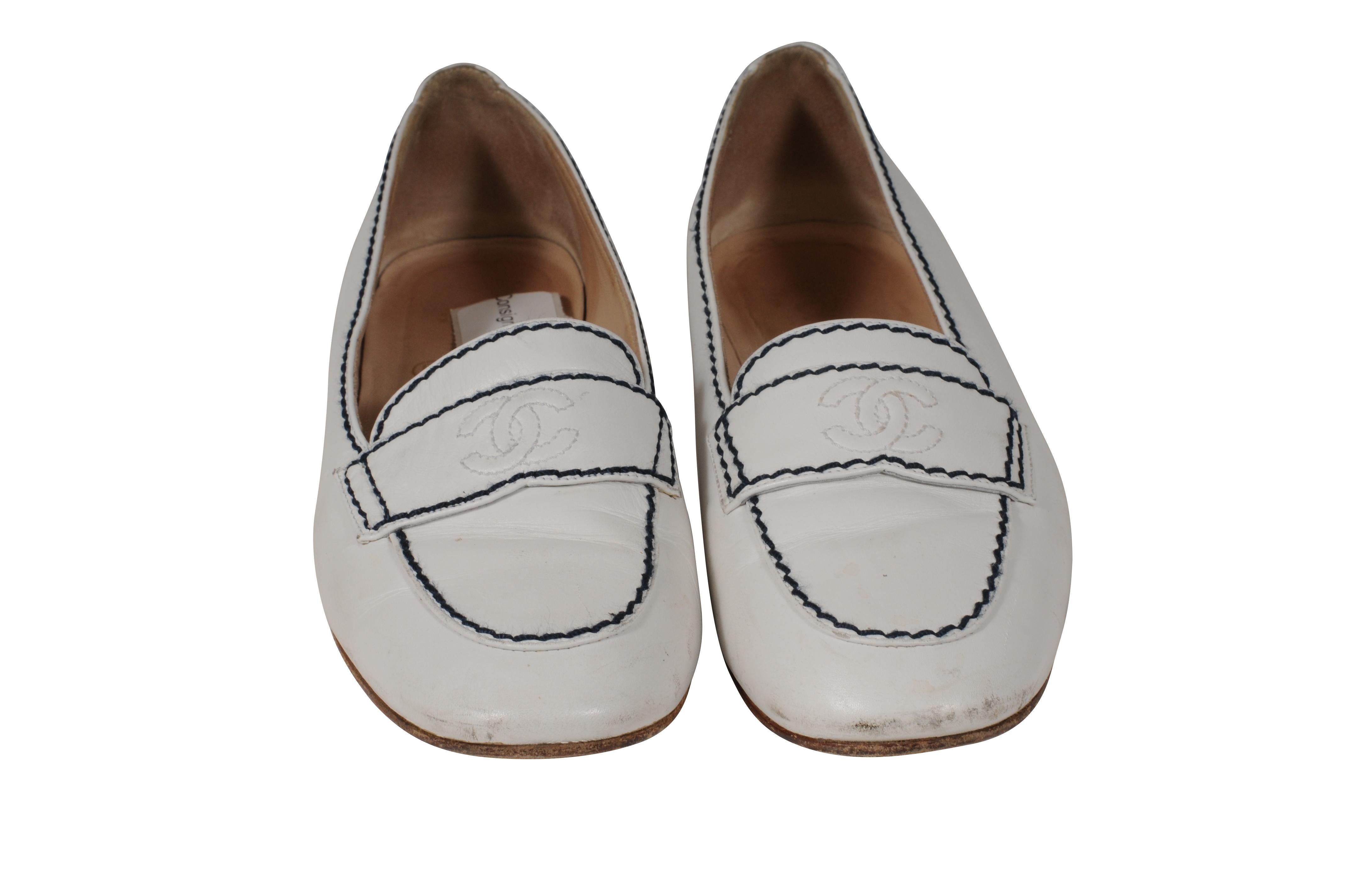 - Weißes Leder außen

- Tagged Größe 37.5

- Keine Box





Bedingung: 
Der Schuh ist in insgesamt sehr gutem Zustand mit keine größeren Mängel 



Abmessungen: ( Ungefähr in Zoll ) 
Einlegesohle: 9.75