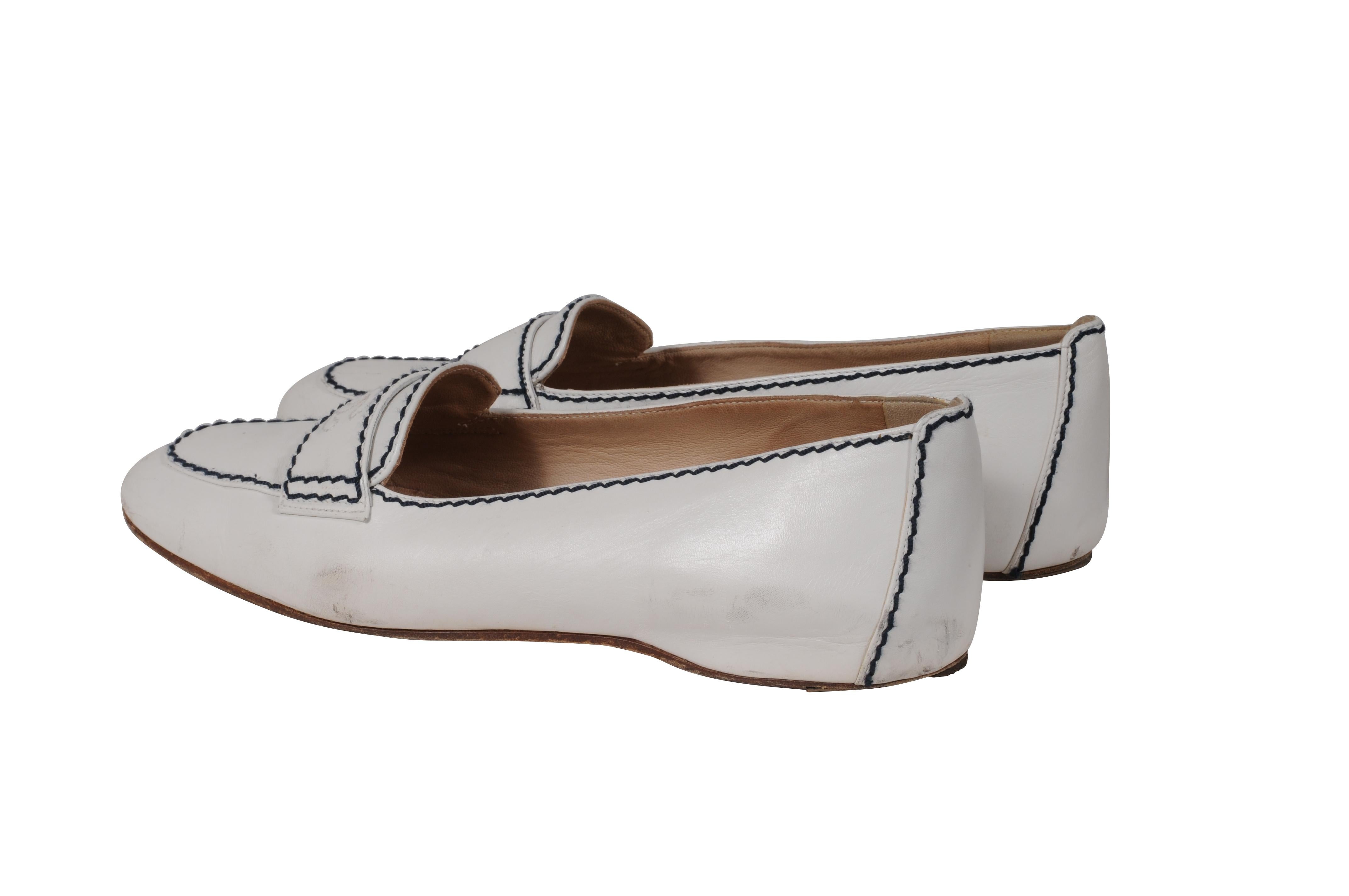 Chanel Damen CC Logo Flats US 7.5 EU 37.5 Weiß Leder Blau Stitching im Angebot 1